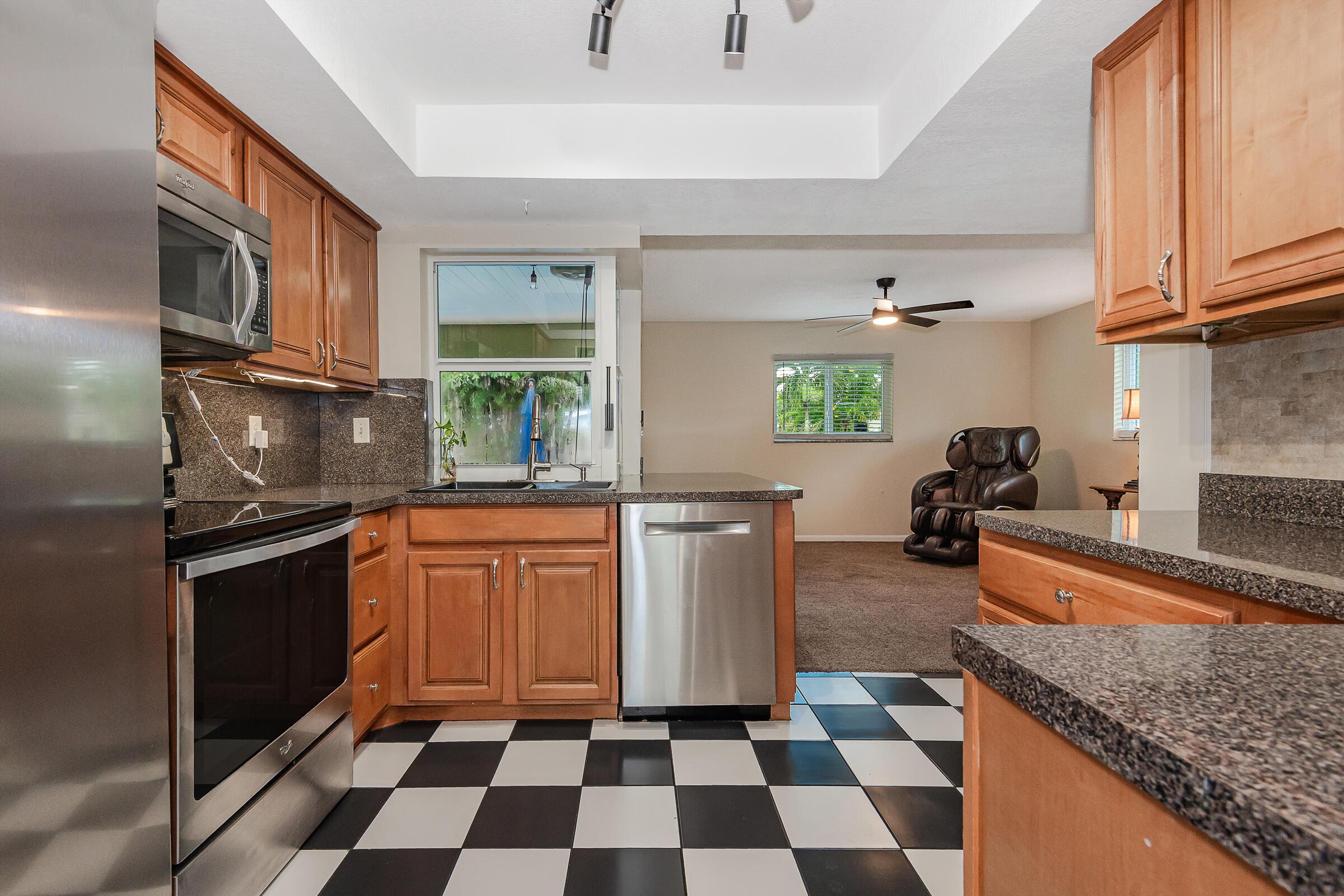 6912 NW 5TH Place, Margate, FL 33063, Margate - Photo 2