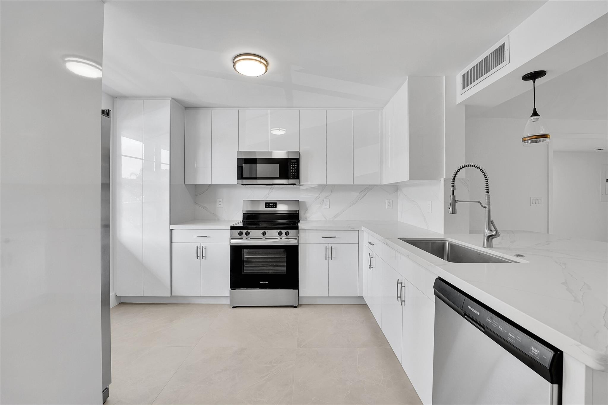 3201 PORTOFINO Point C2, Coconut Creek, FL 33066, Coconut Creek - Photo 5