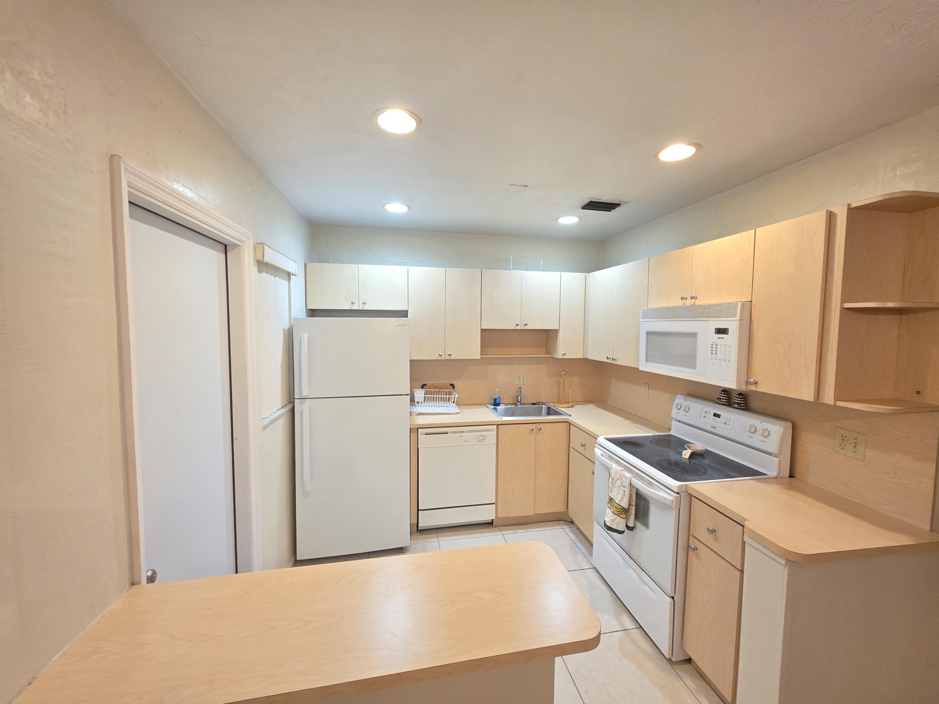 700 LAYNE Boulevard 318B, Hallandale Beach, FL 33009, Hallandale Beach - Photo 3