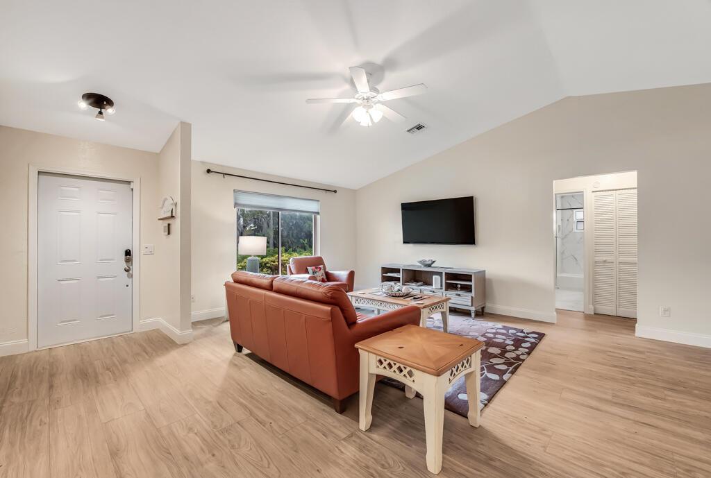 427 Las Palmas Street, Royal Palm Beach, FL 33411, Royal Palm Beach - Photo 5