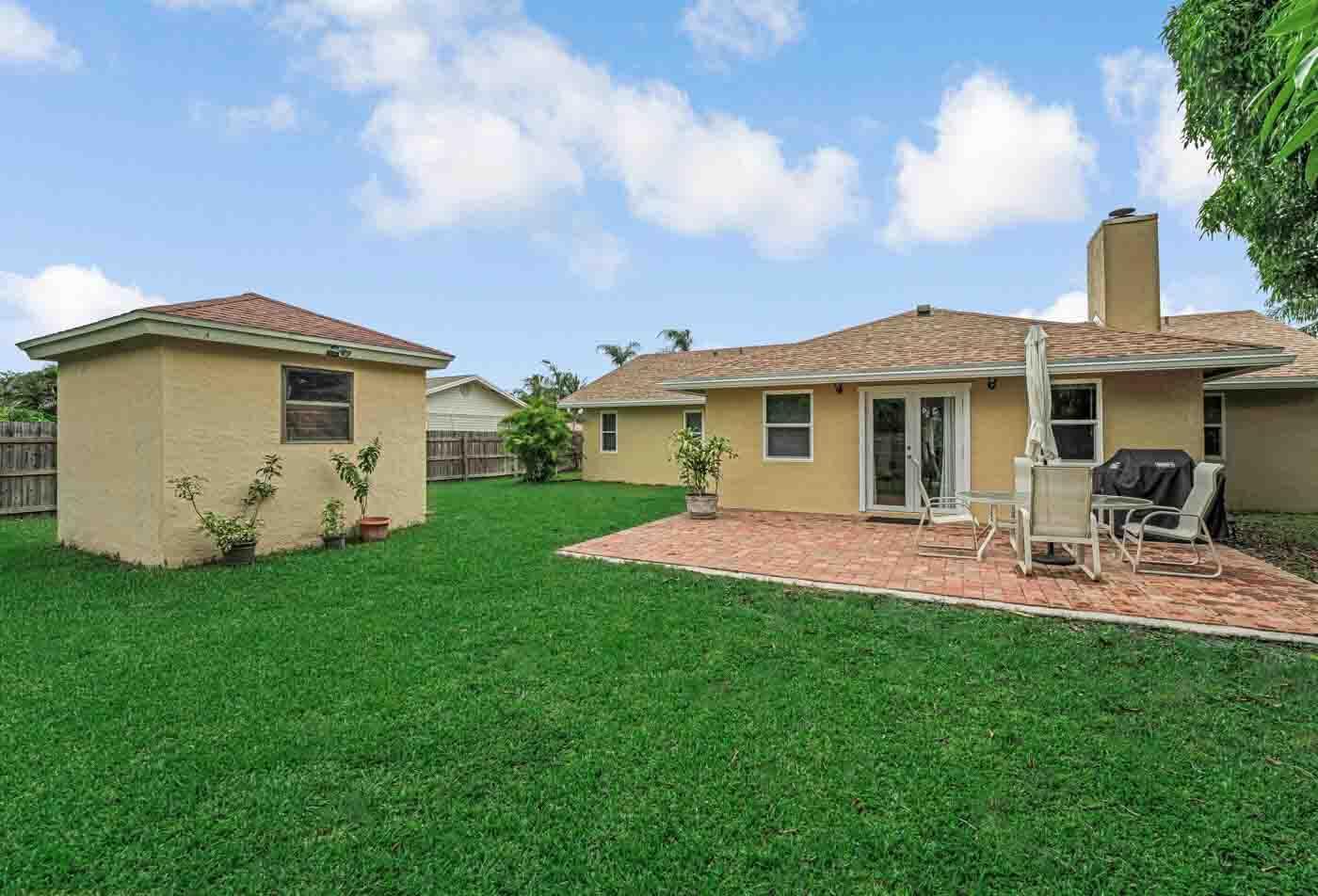 427 Las Palmas Street, Royal Palm Beach, FL 33411, Royal Palm Beach - Photo 3