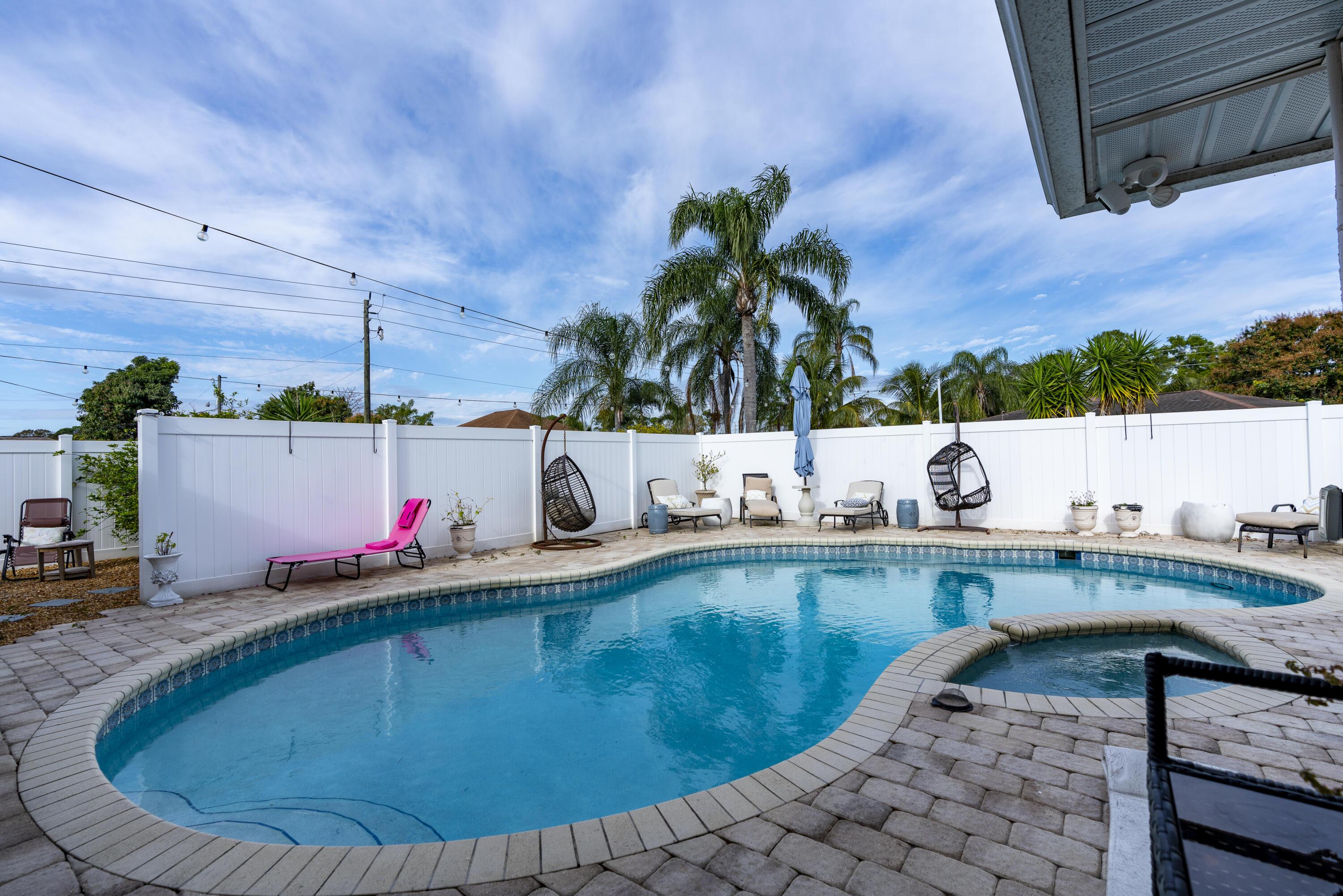 601 SE KARRIGAN Terrace, Port St. Lucie, FL 34983, Port St. Lucie - Photo 3