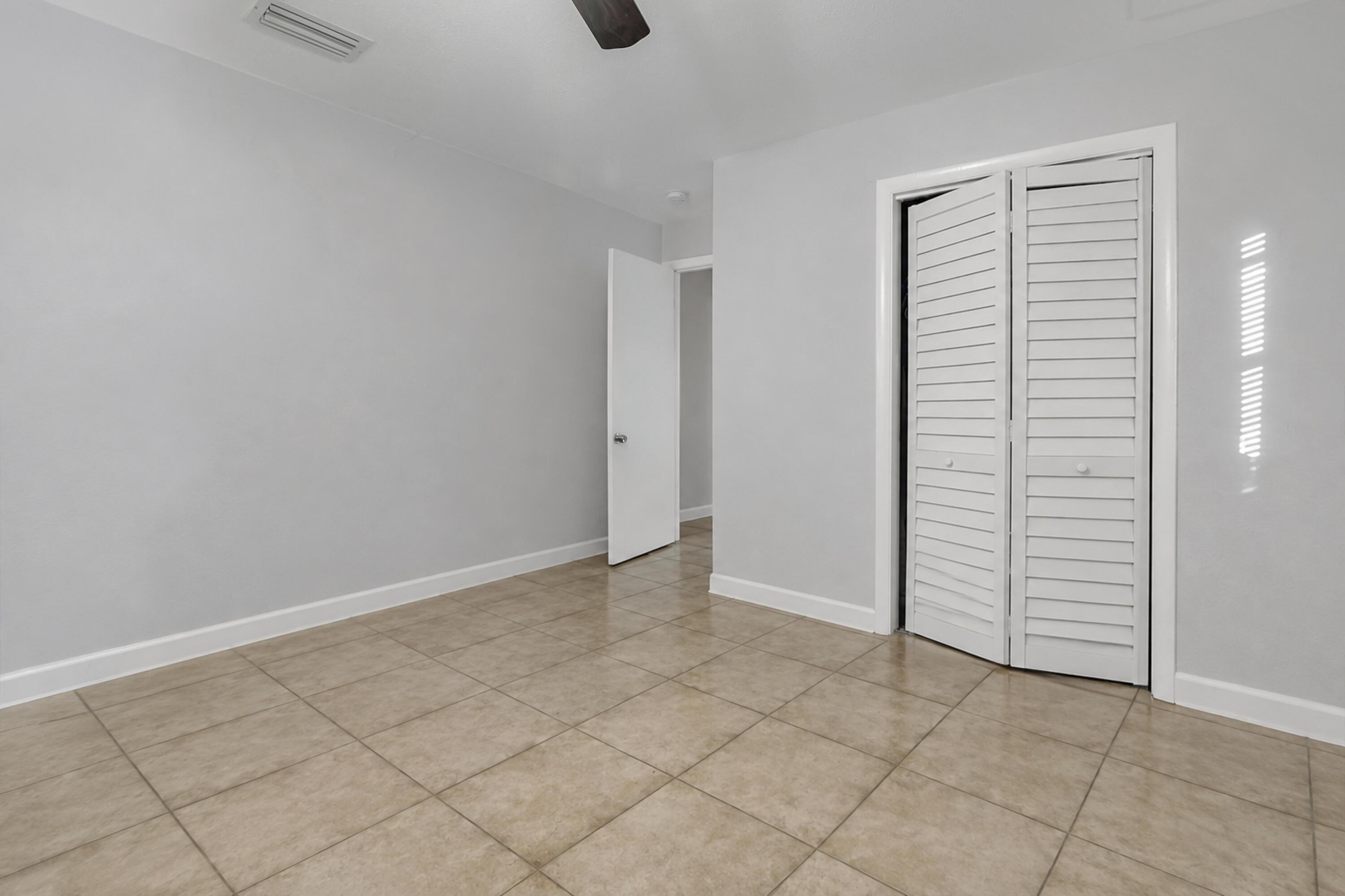 512 Holly Drive 1, Palm Beach Gardens, FL 33410, Palm Beach Gardens - Photo 4