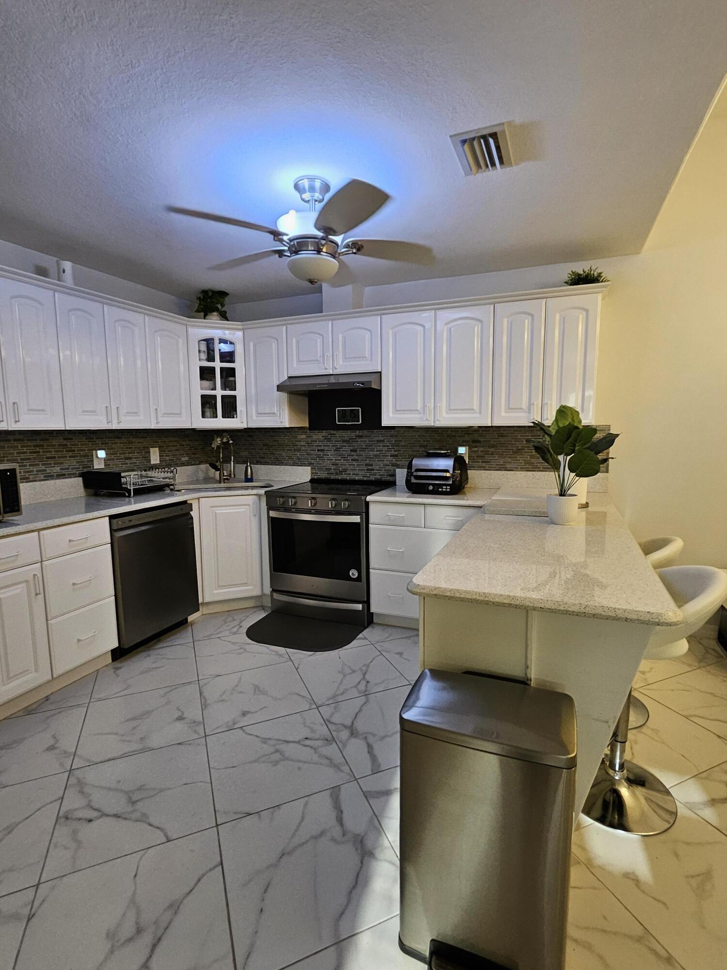 1631 LAUREL LEAF Lane A, Fort Pierce, FL 34950, Fort Pierce - Photo 5