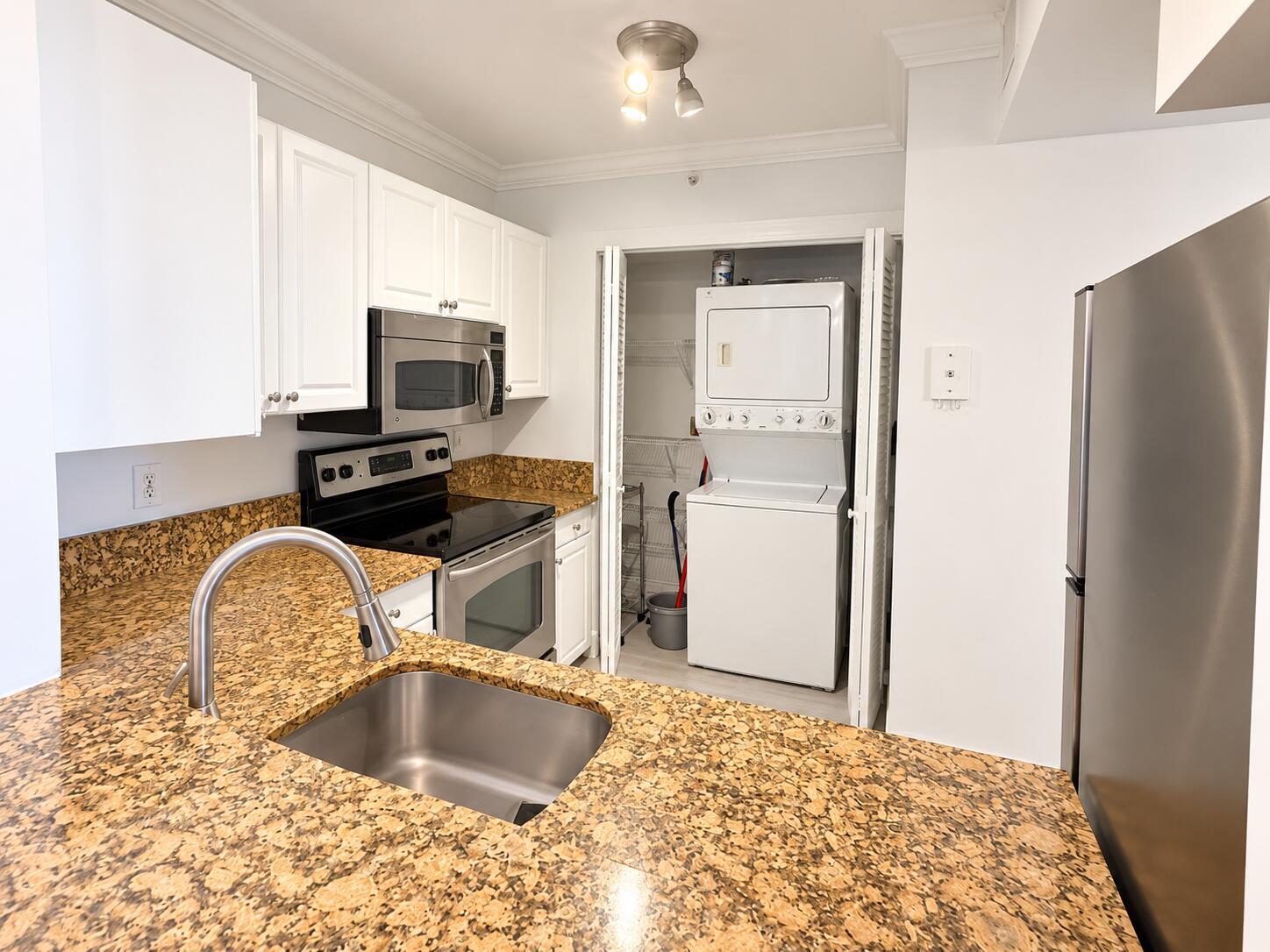 2721 Ocean Club Boulevard 304, Hollywood, FL 33019, Hollywood - Photo 4
