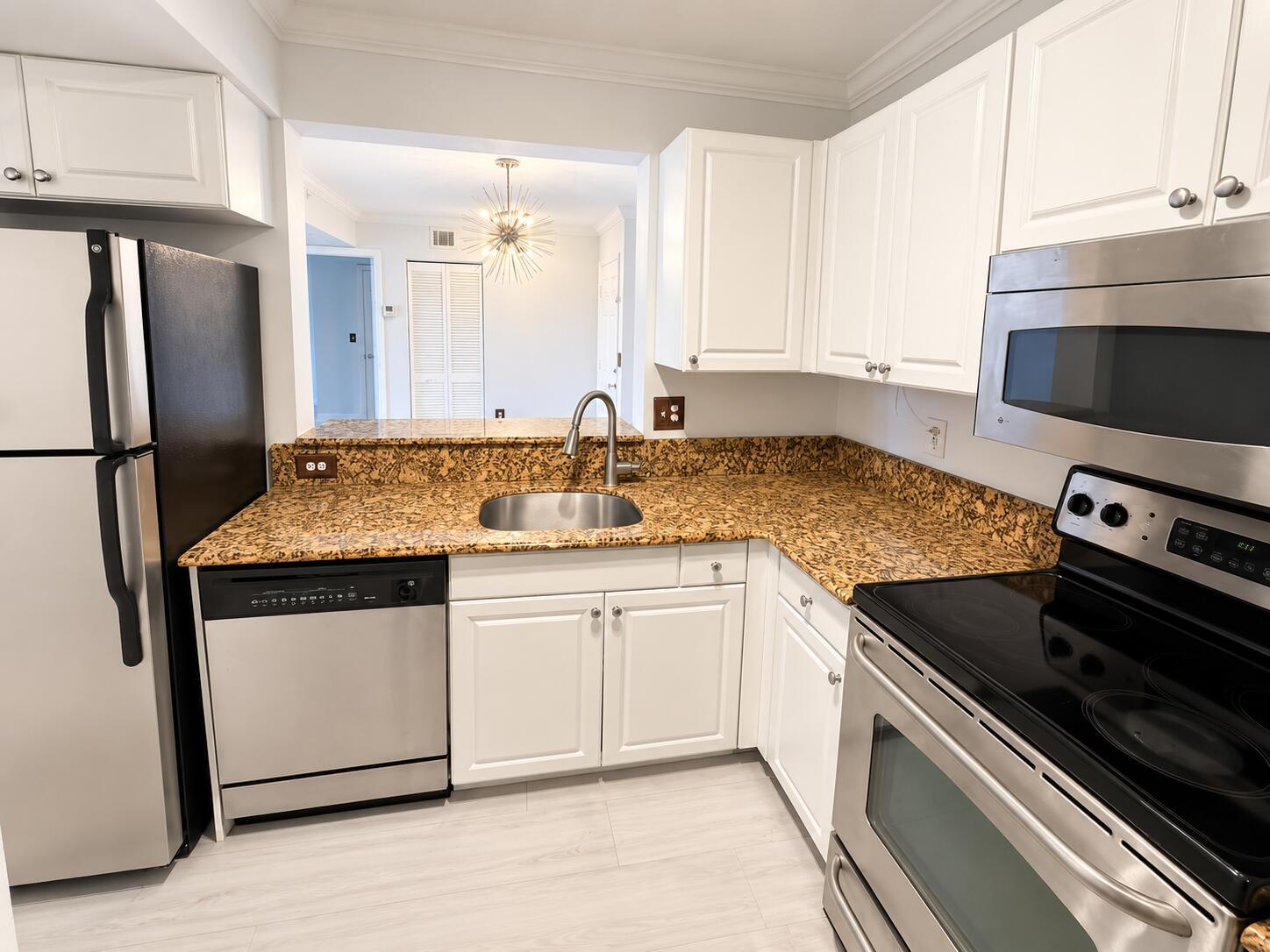 2721 Ocean Club Boulevard 304, Hollywood, FL 33019, Hollywood - Photo 5