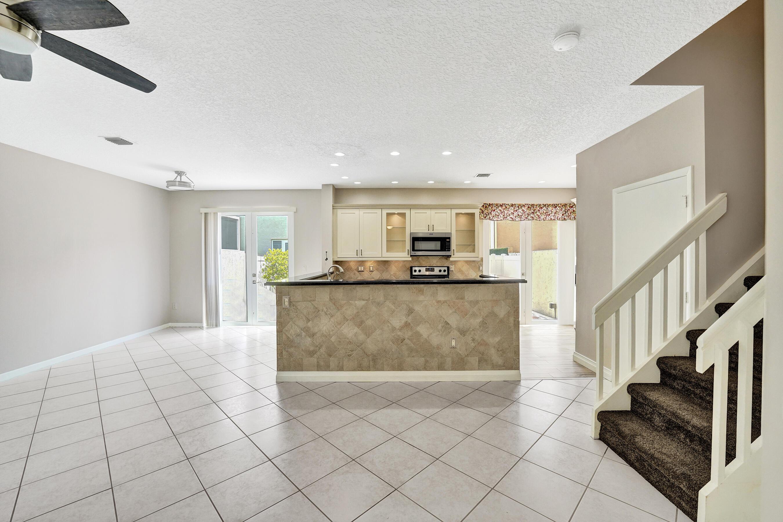 1365 NW 154th Lane, Pembroke Pines, FL 33028, Pembroke Pines - Photo 4