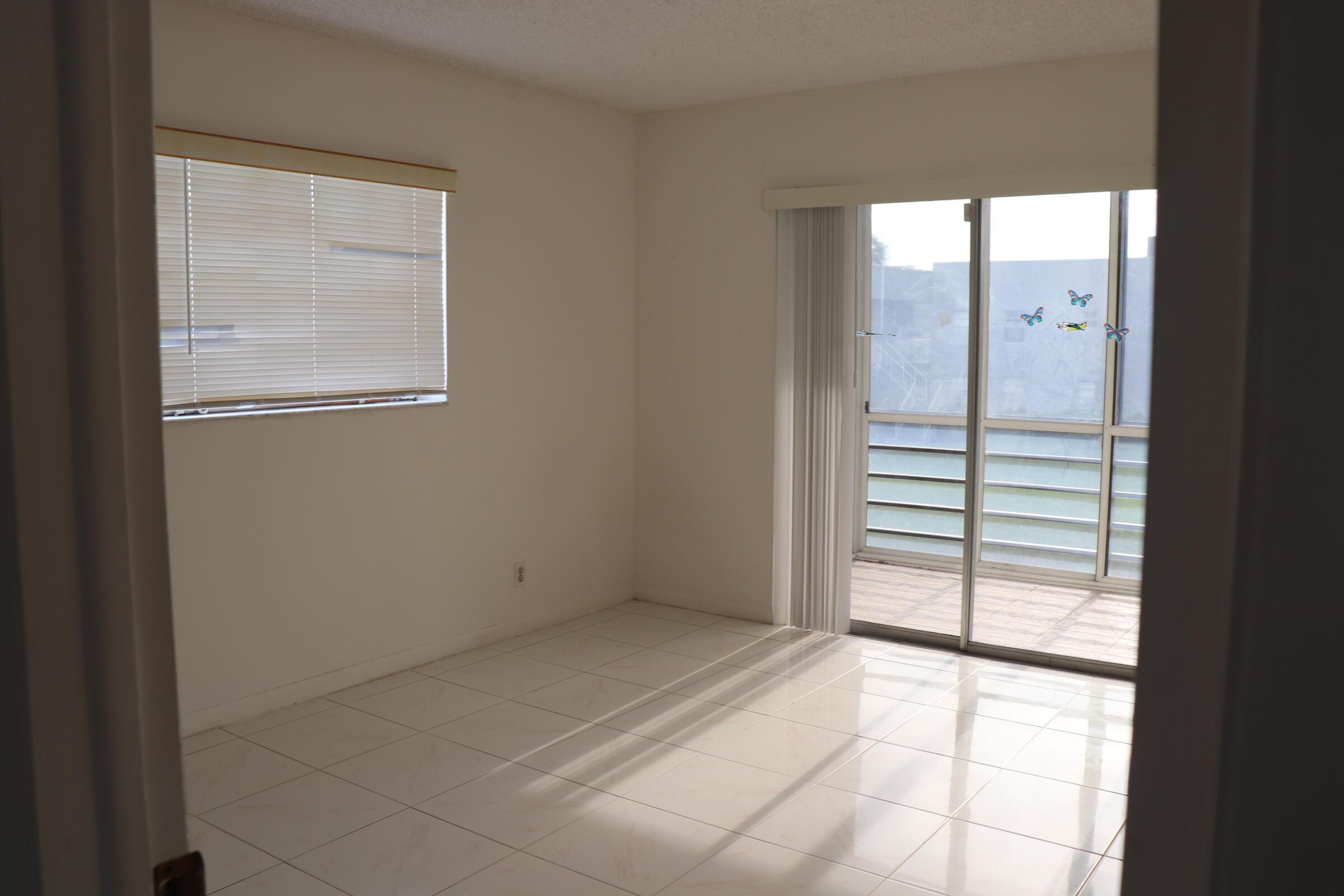 321 Burgundy G, Delray Beach, FL 33484, Delray Beach - Photo 5