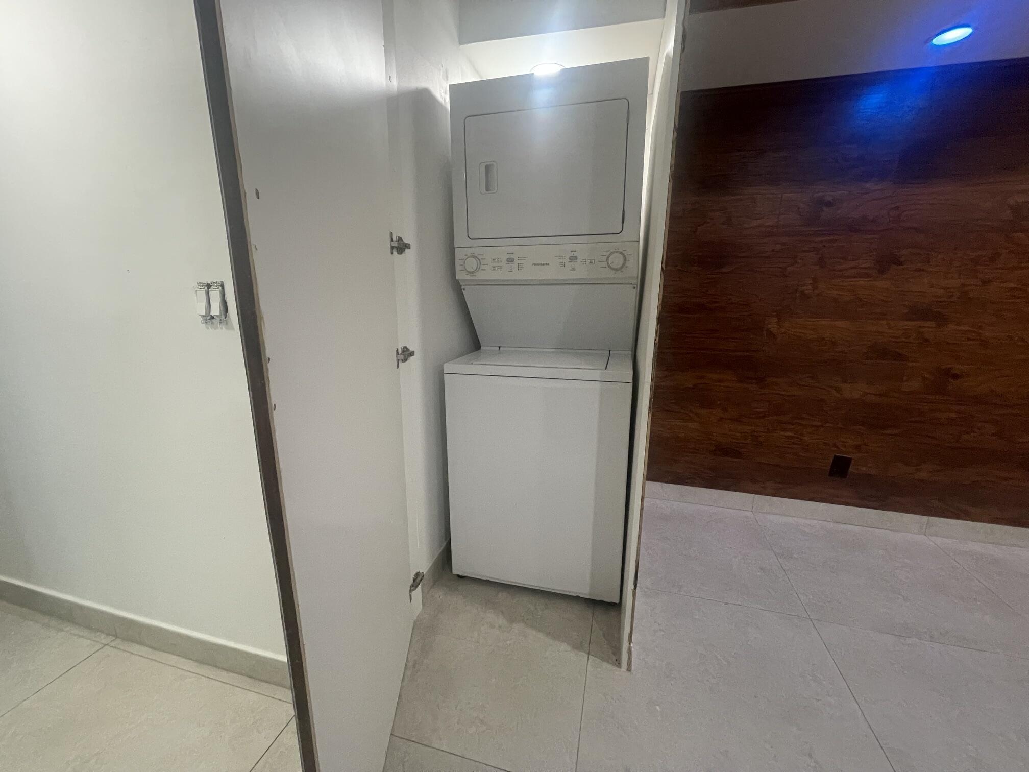 725 S 20TH Avenue 1, Hollywood, FL 33020, Hollywood - Photo 2