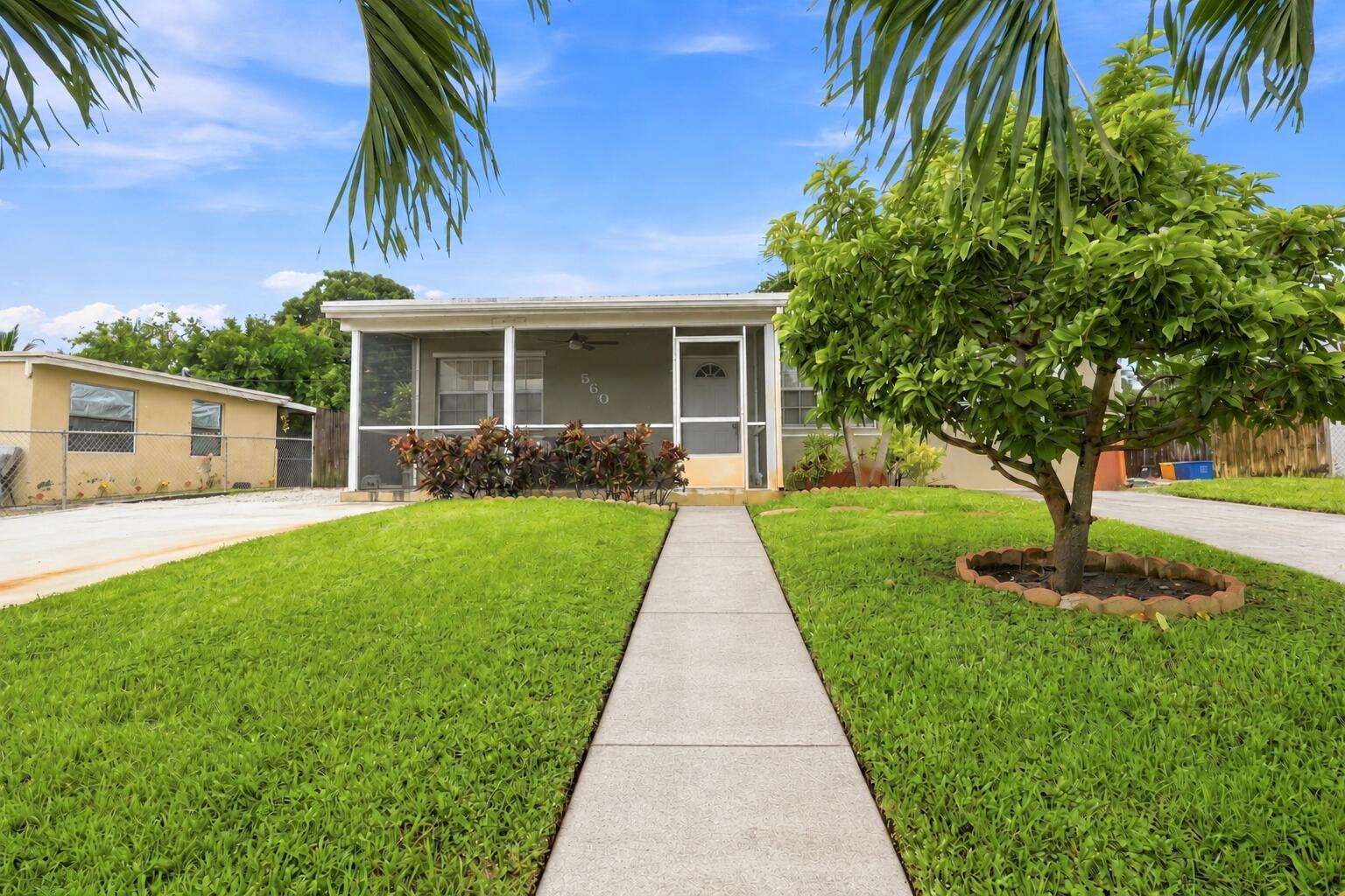 560 Seagrape Road, Lantana, FL 33462, Lantana - Photo 2