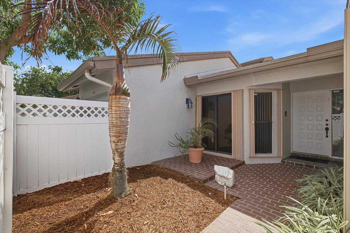 6676 Canary Palm Circle 19, Boca Raton, FL 33433, Boca Raton - Photo 5