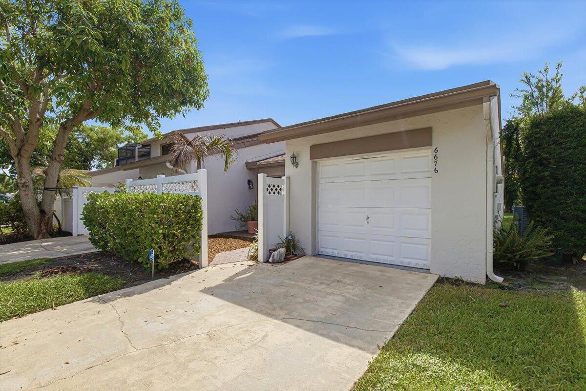 6676 Canary Palm Circle 19, Boca Raton, FL 33433, Boca Raton - Photo 2