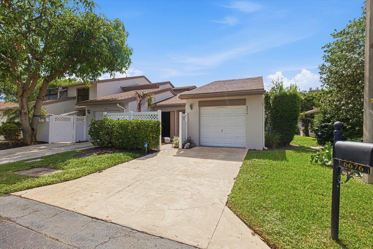 6676 Canary Palm Circle 19, Boca Raton, FL 33433, Boca Raton - Photo 3