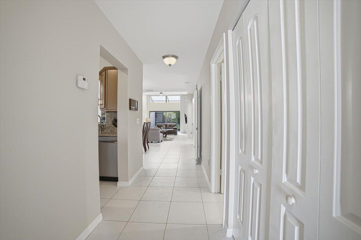 6676 Canary Palm Circle 19, Boca Raton, FL 33433, Boca Raton - Photo 4