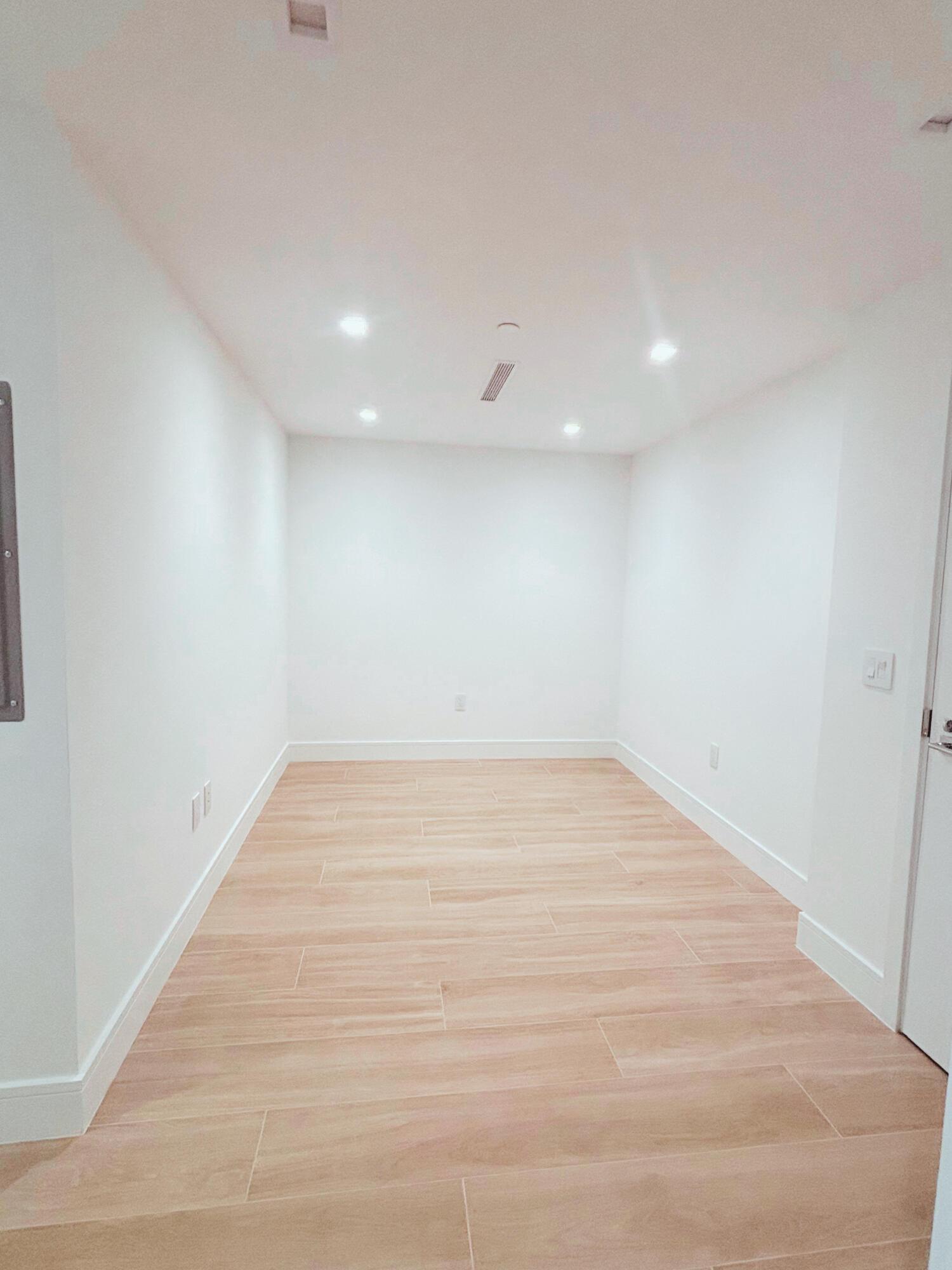 2411 Laguna Circle 1104, North Miami, FL 33181, North Miami - Photo 4