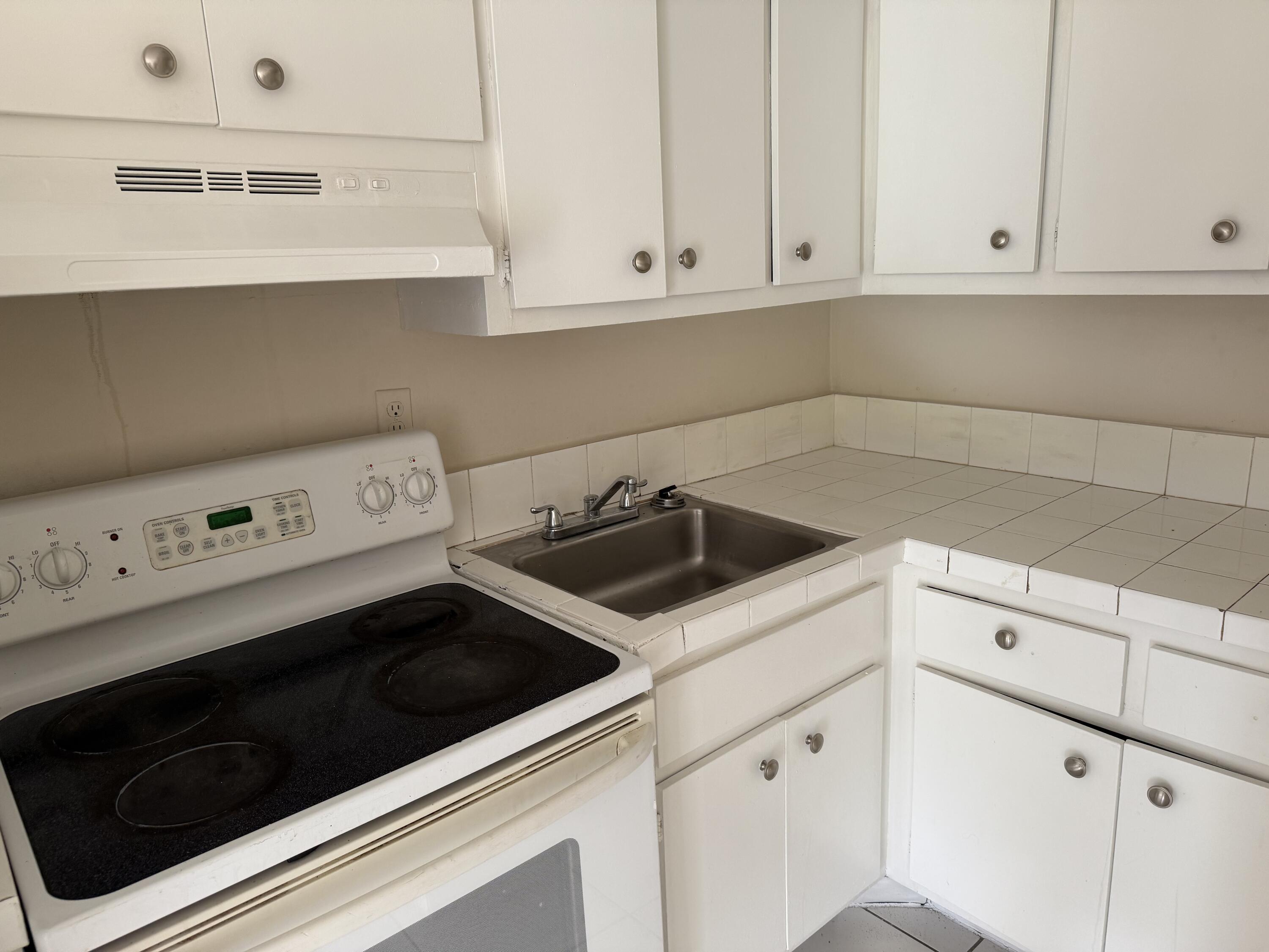 1431 SW 44TH Terrace 3, Fort Lauderdale, FL 33317, Fort Lauderdale - Photo 3
