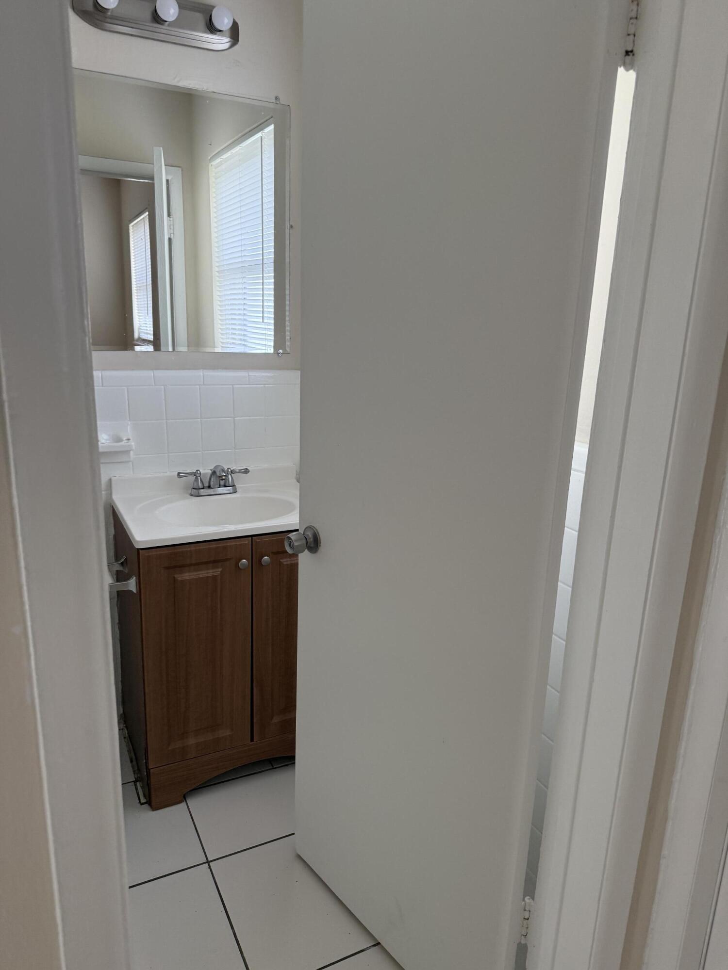 1431 SW 44TH Terrace 3, Fort Lauderdale, FL 33317, Fort Lauderdale - Photo 4