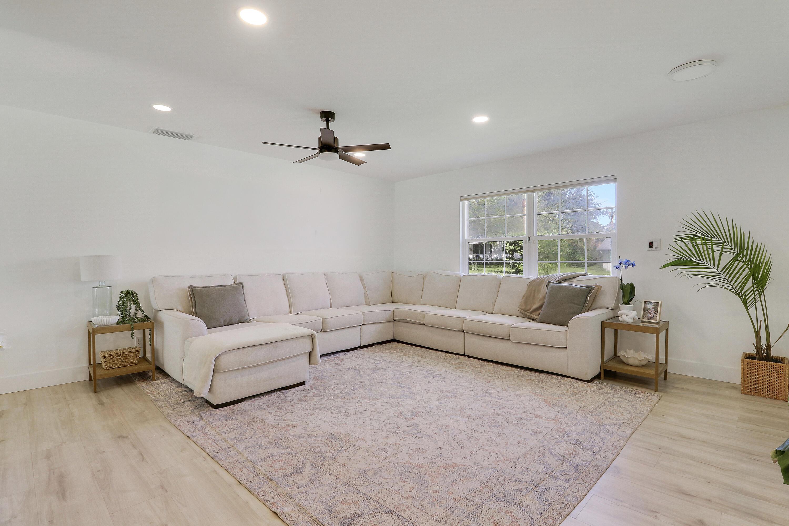 8016 SE PALM Street, Hobe Sound, FL 33455, Hobe Sound - Photo 3