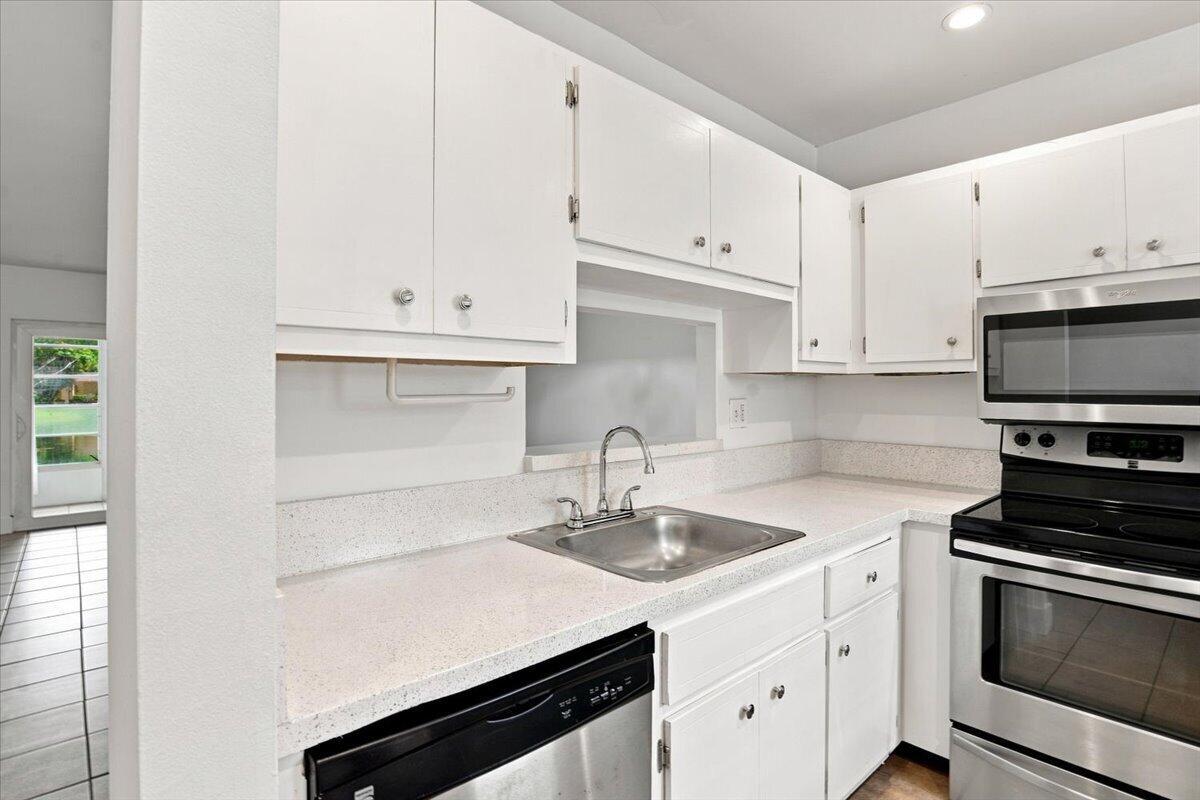 5121 W OAKLAND PARK 109, Lauderdale Lakes, FL 33313, Lauderdale Lakes - Photo 4