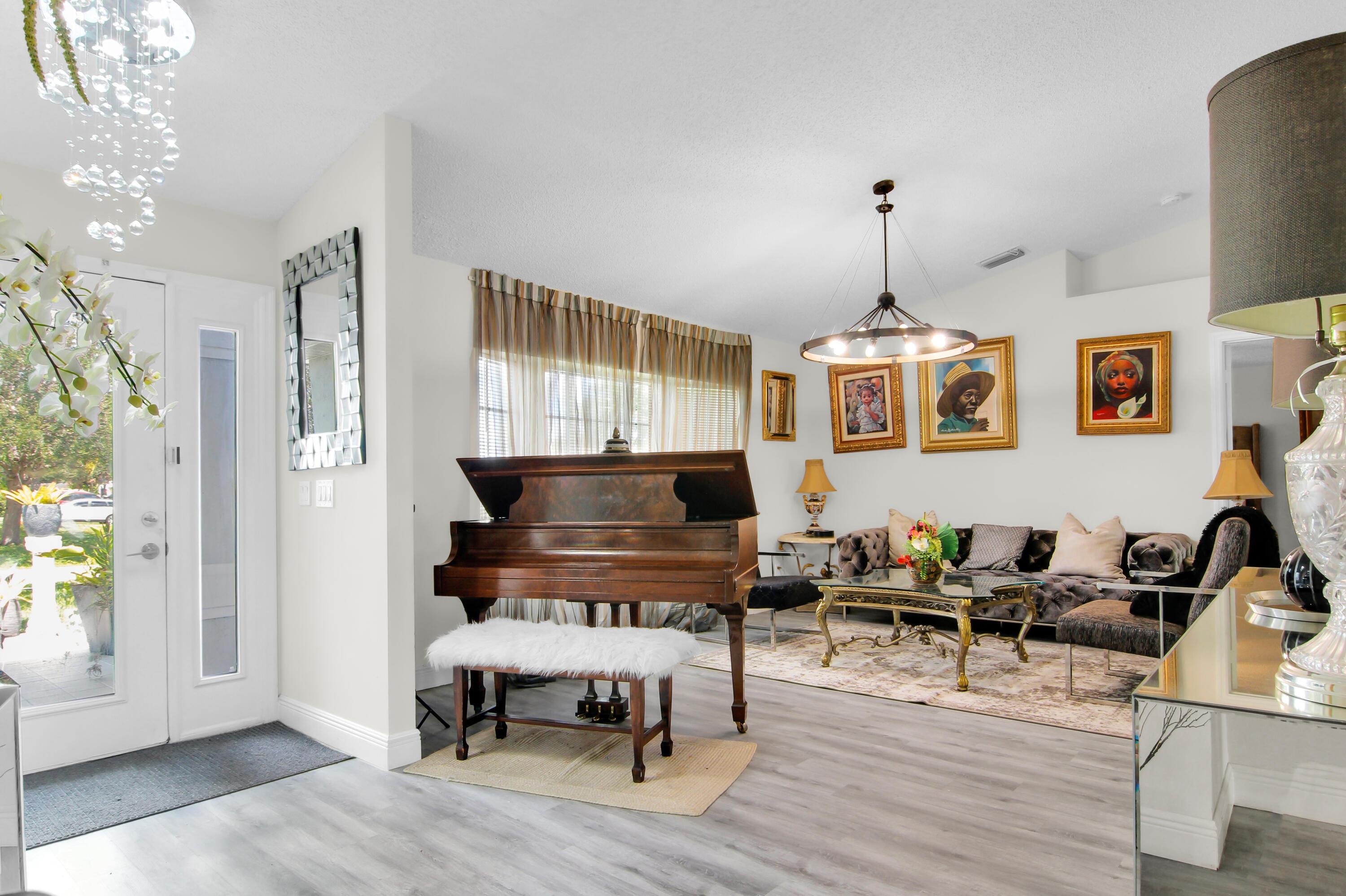 272 SW Carter Avenue, Port St. Lucie, FL 34983, Port St. Lucie - Photo 3
