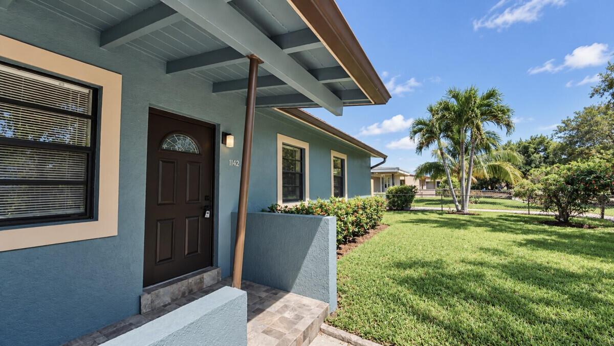 1142 Chateau Park Drive, Fort Lauderdale, FL 33311, Fort Lauderdale - Photo 2
