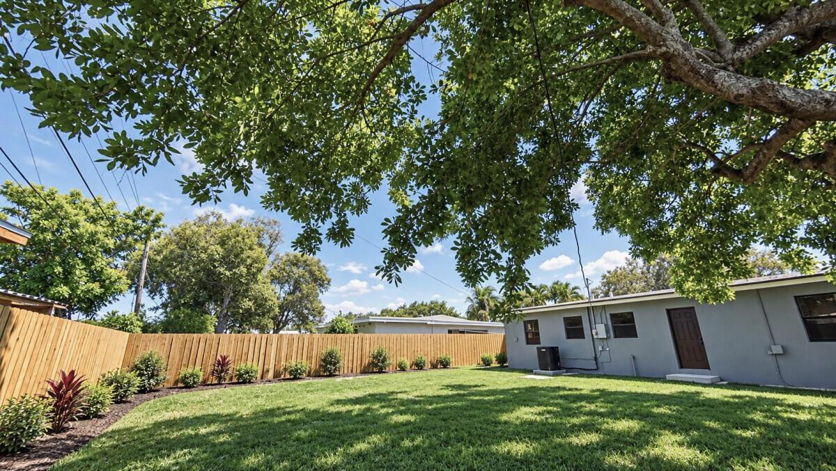 1142 Chateau Park Drive, Fort Lauderdale, FL 33311, Fort Lauderdale - Photo 4