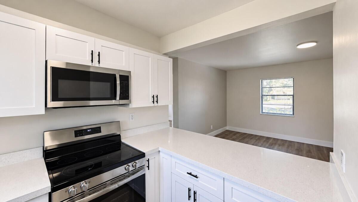 1142 Chateau Park Drive, Fort Lauderdale, FL 33311, Fort Lauderdale - Photo 5