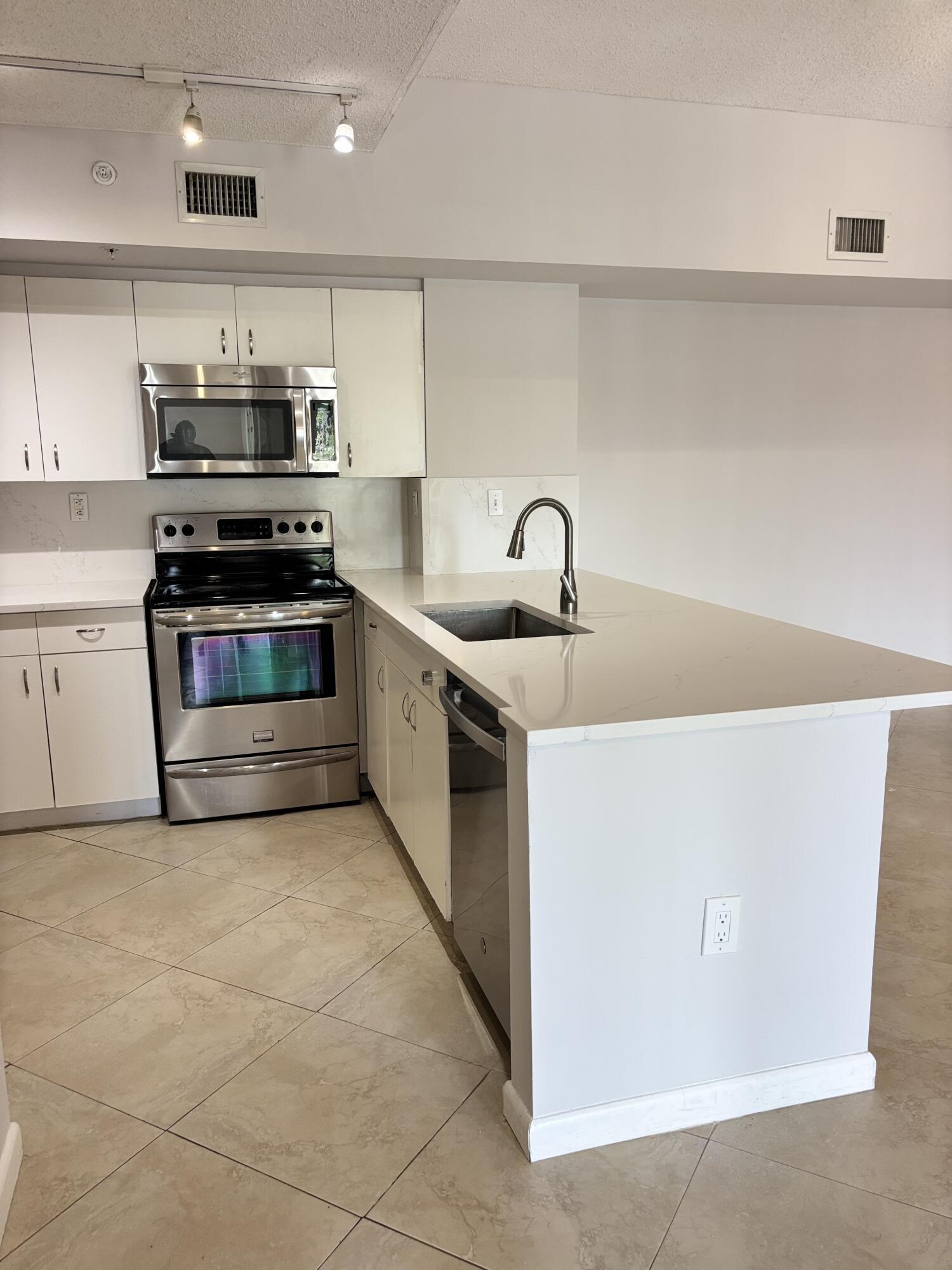 2640 S UNIVERSITY Drive 305, Davie, FL 33328, Davie - Photo 2