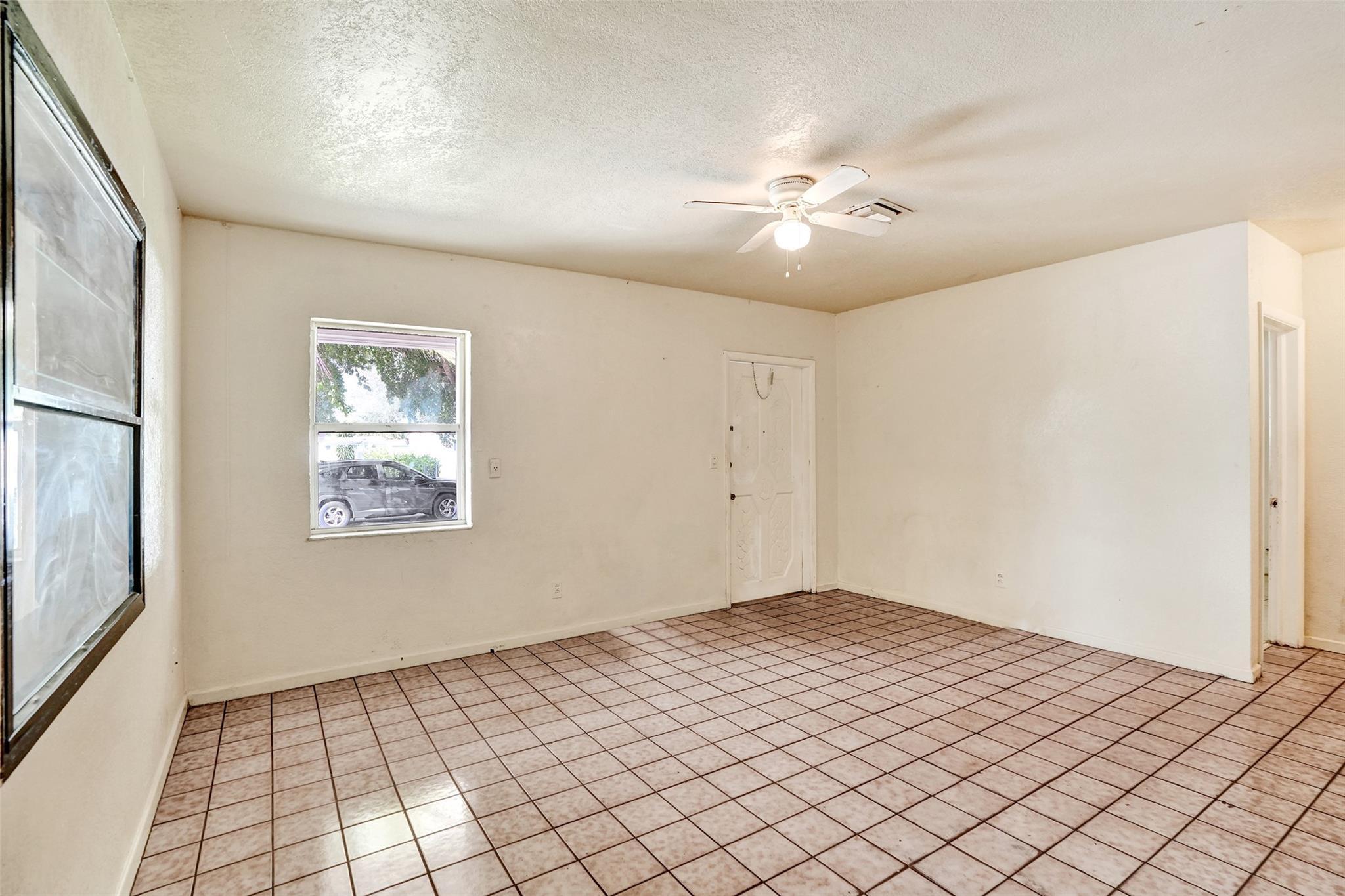 1318 NW 11TH Place, Fort Lauderdale, FL 33311, Fort Lauderdale - Photo 5