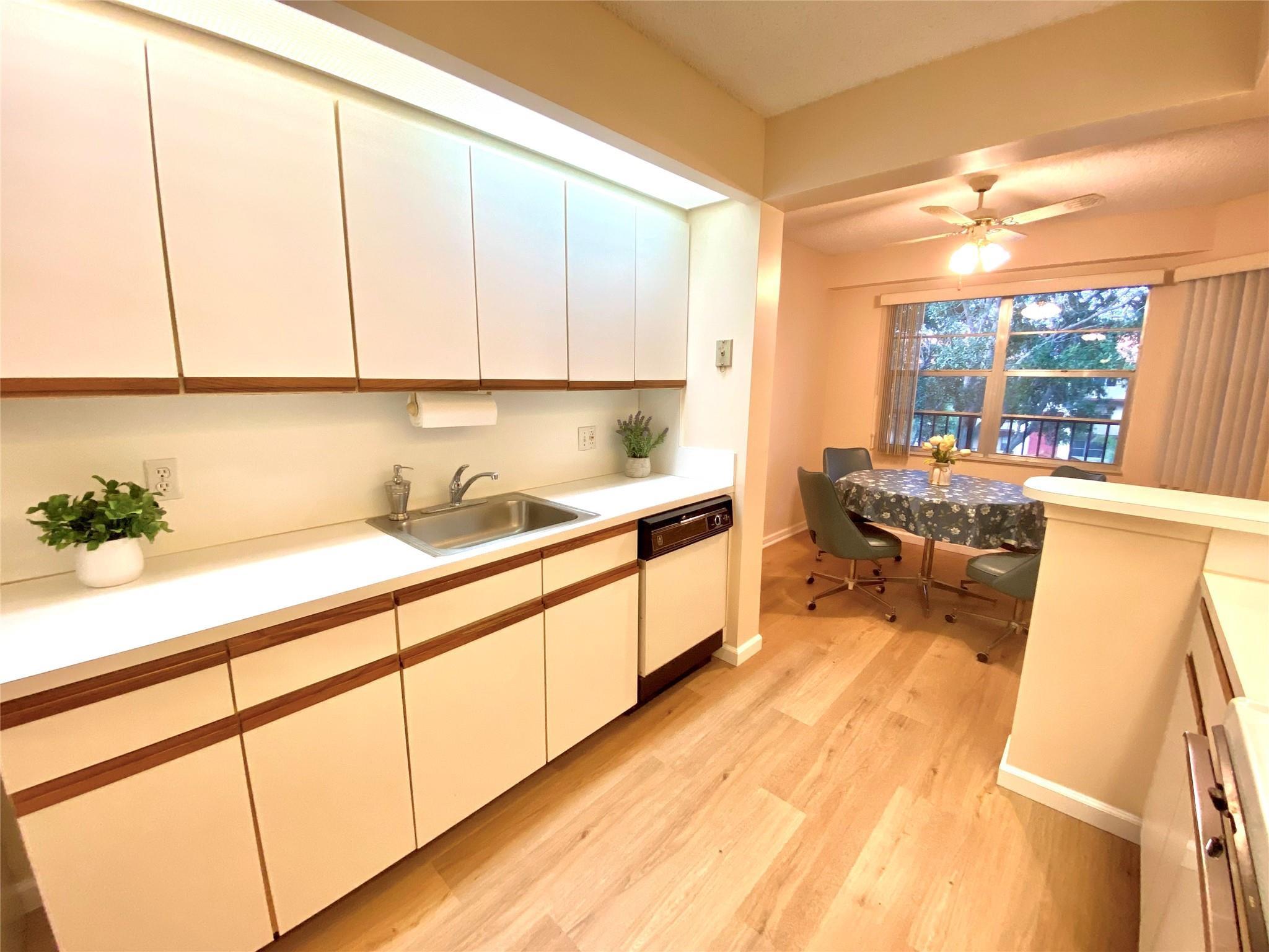 1000 SW 128TH Terrace 411V, Pembroke Pines, FL 33027, Pembroke Pines - Photo 5