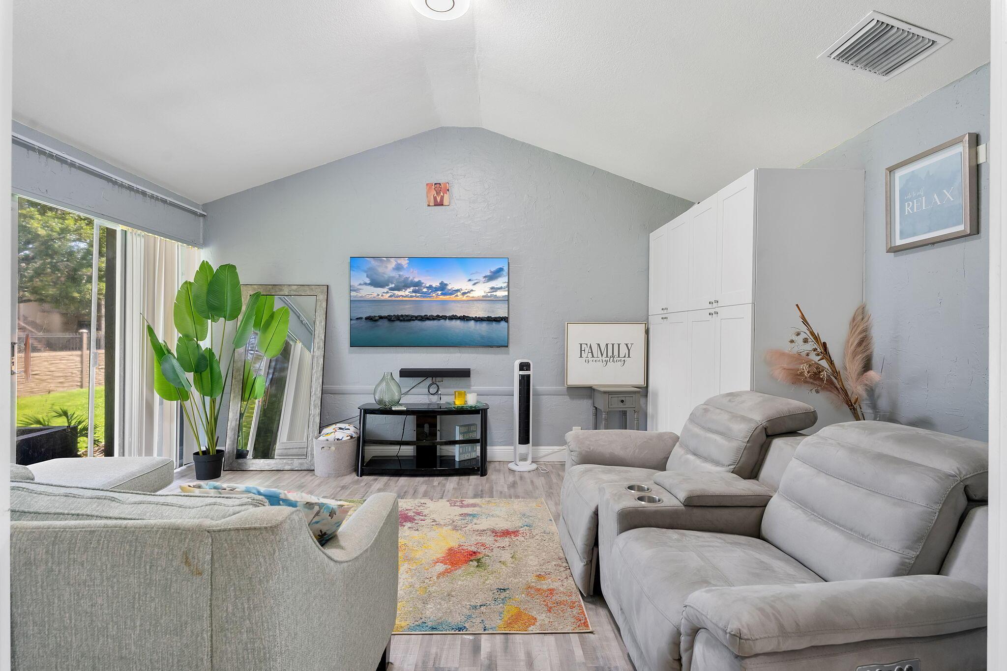 5380 LAKEWOOD Circle S B, Margate, FL 33063, Margate - Photo 2