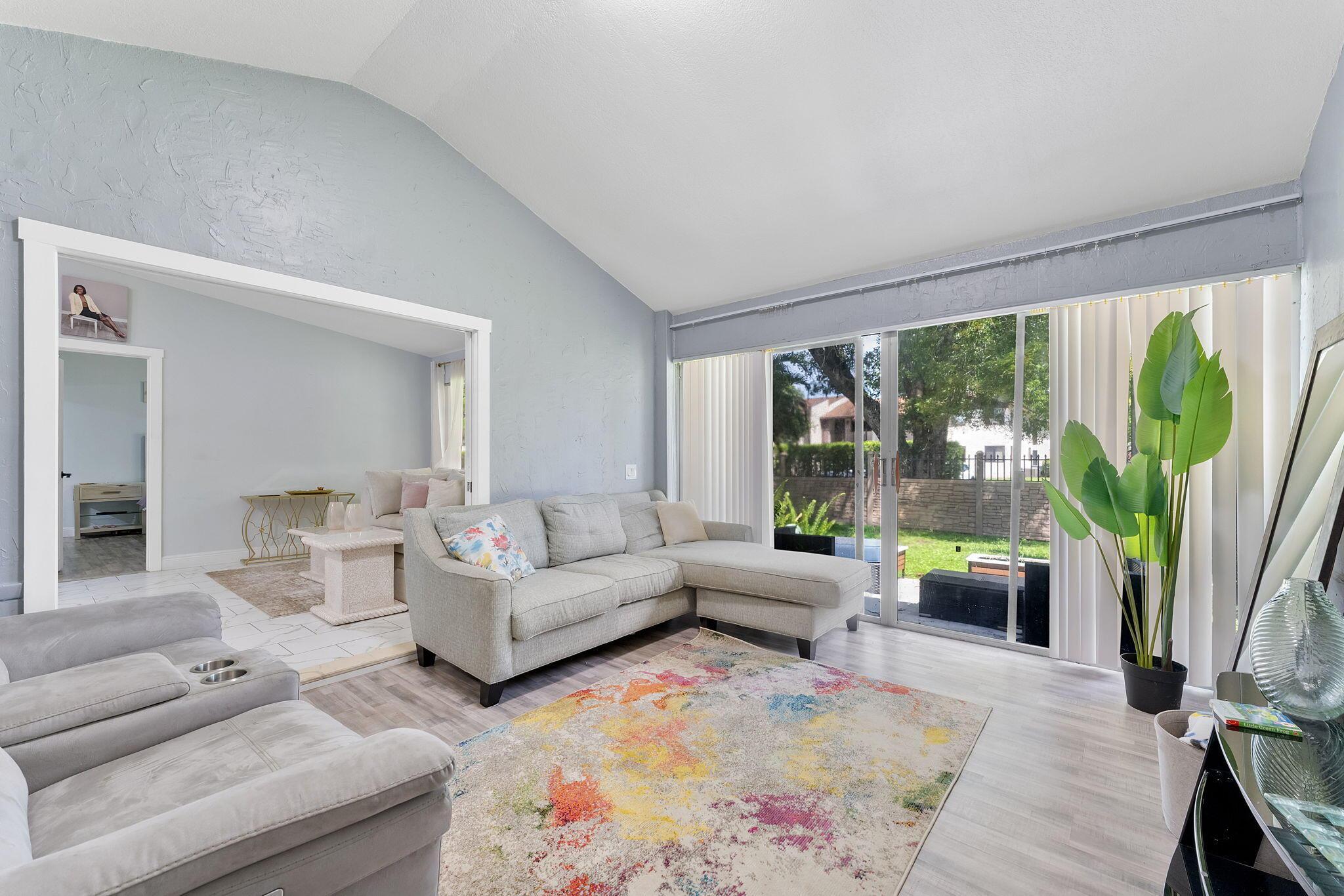 5380 LAKEWOOD Circle S B, Margate, FL 33063, Margate - Photo 3