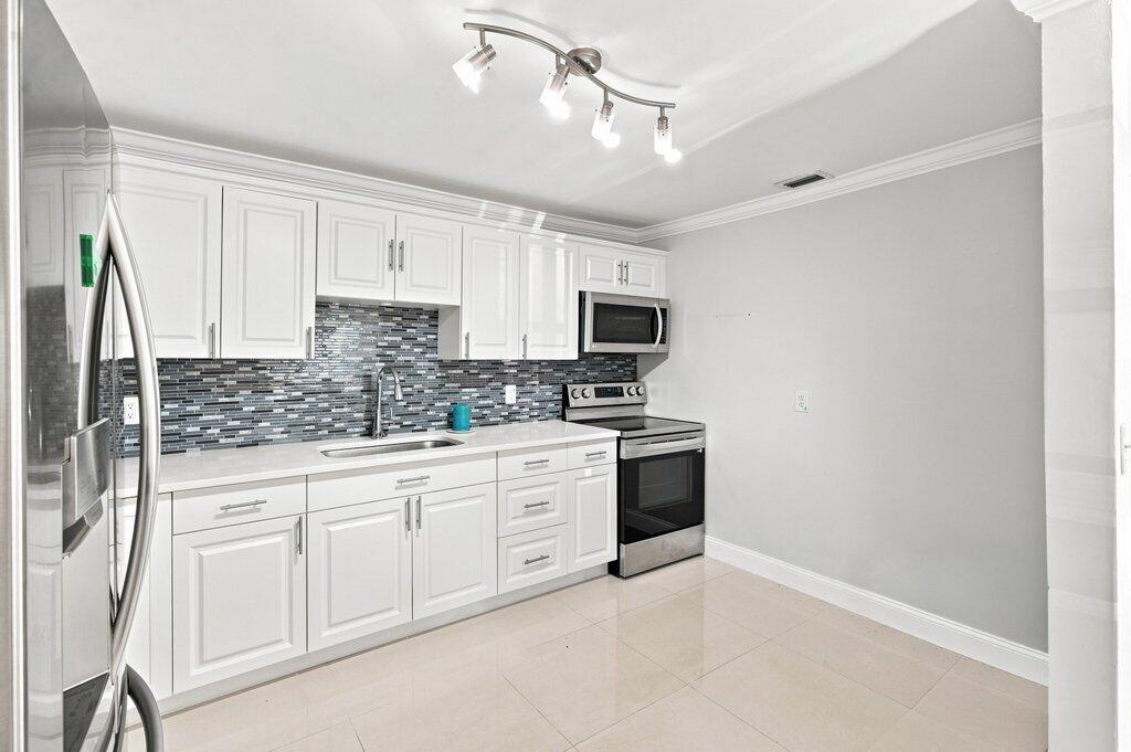 809 N 22ND Street, Fort Pierce, FL 34950, Fort Pierce - Photo 4