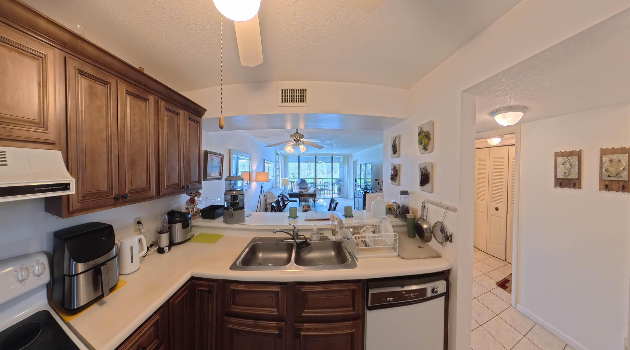 6618 CORAL LAKE Drive 206, Margate, FL 33063, Margate - Photo 3