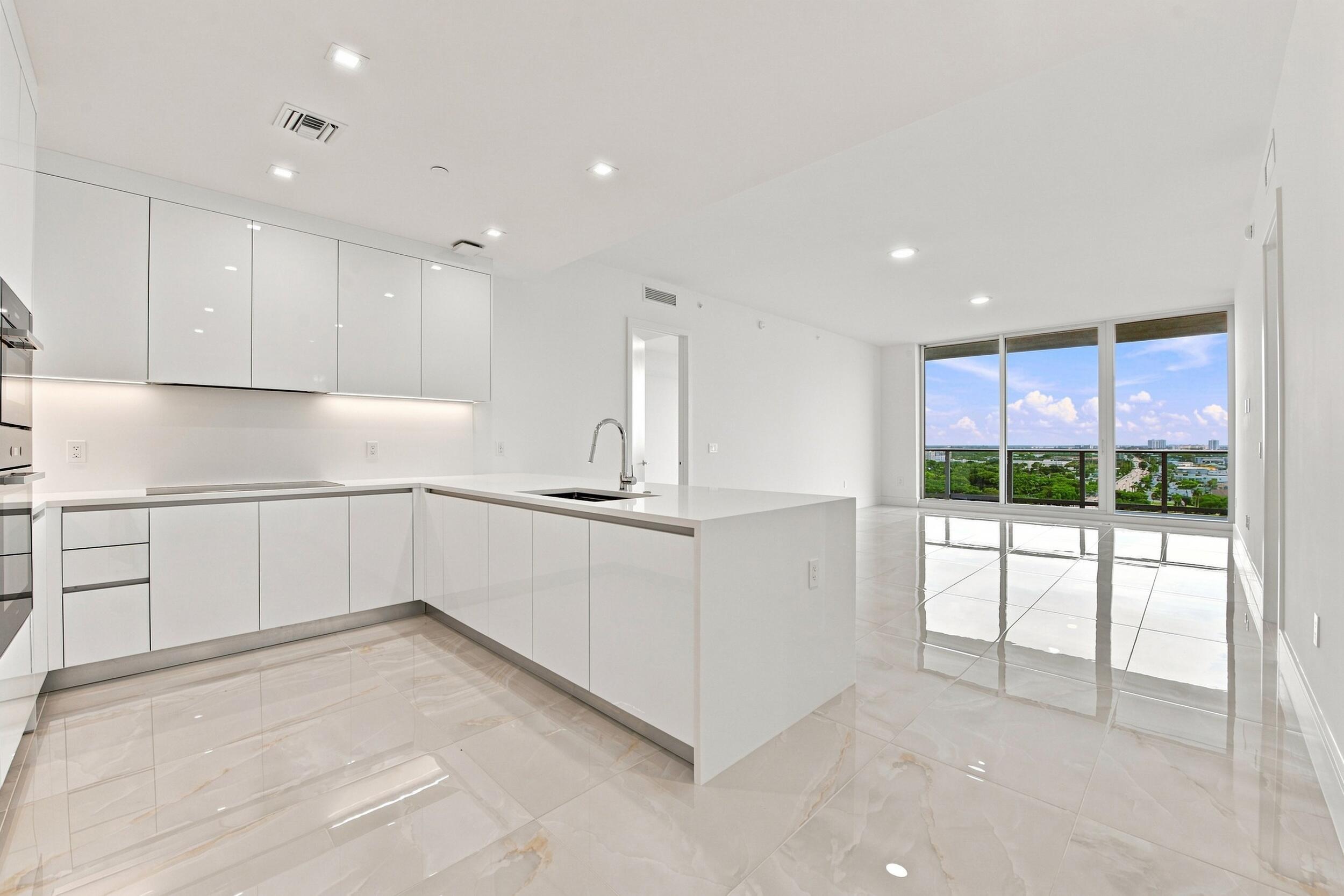 220 Lake Shore Drive 1517, Lake Park, FL 33403, Lake Park - Photo 3