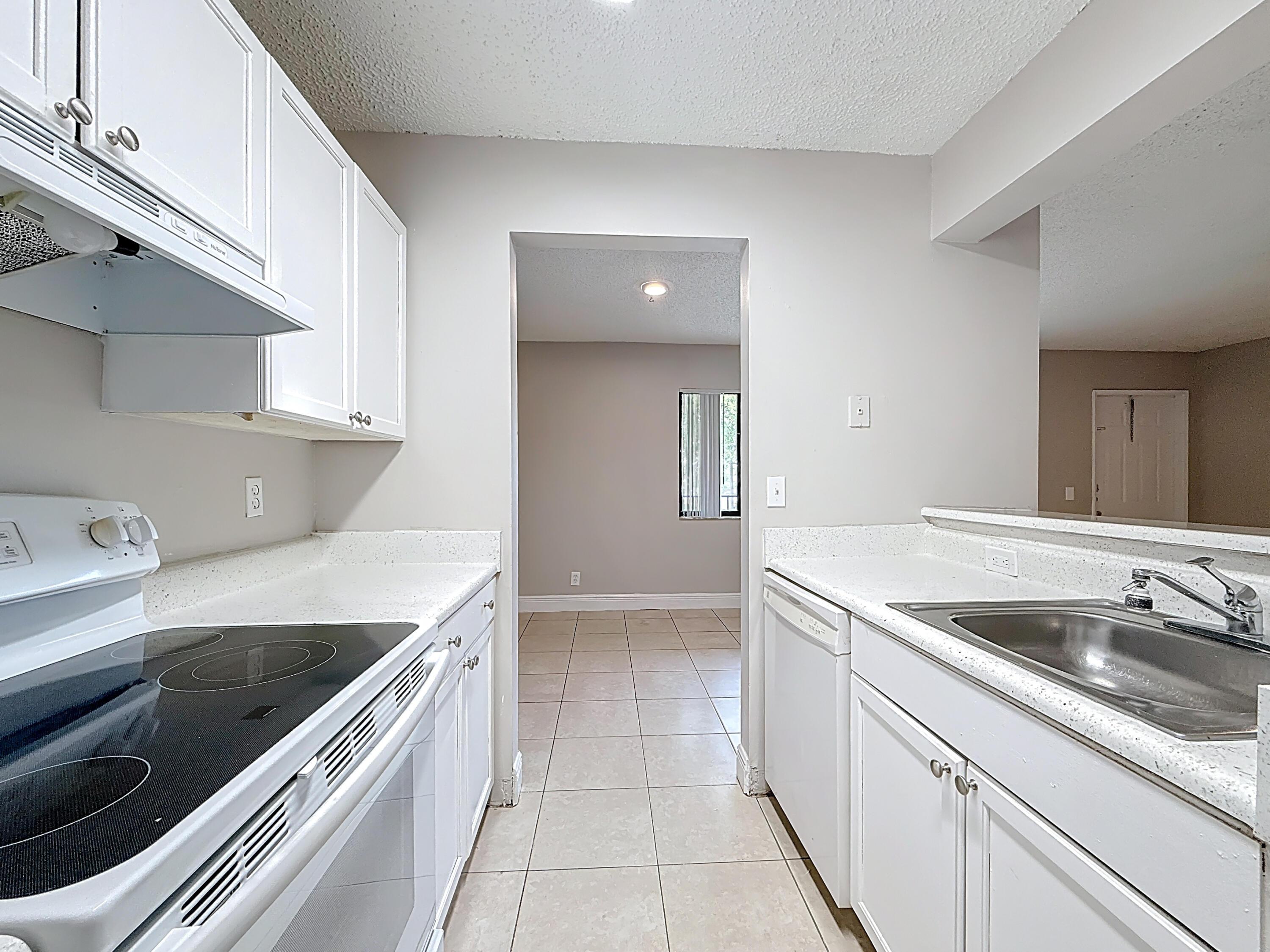 719 MEADOWS Circle, Boynton Beach, FL 33436, Boynton Beach - Photo 4