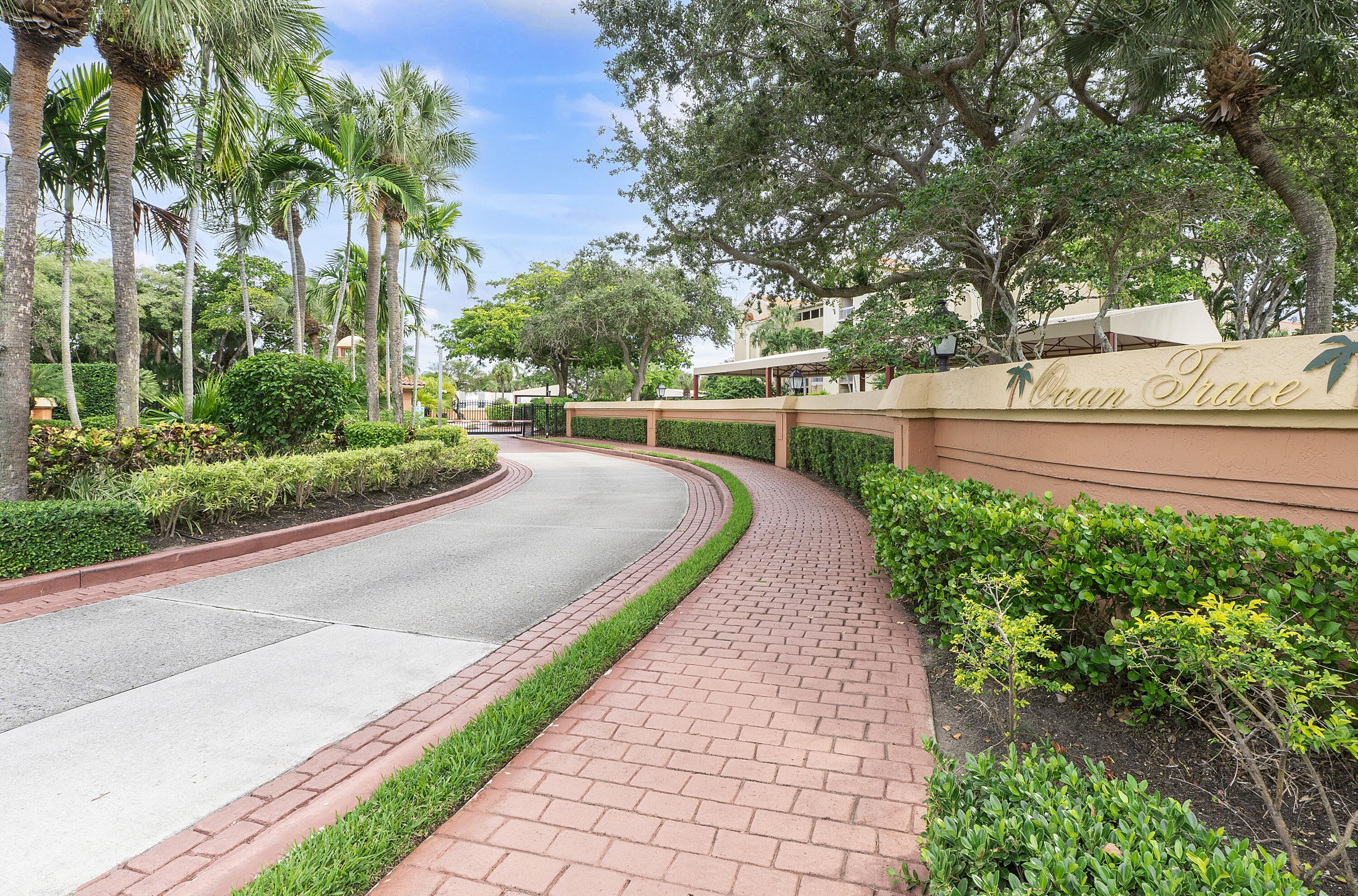 800 Uno Lago Drive 204, Juno Beach, FL 33408, Juno Beach - Photo 2