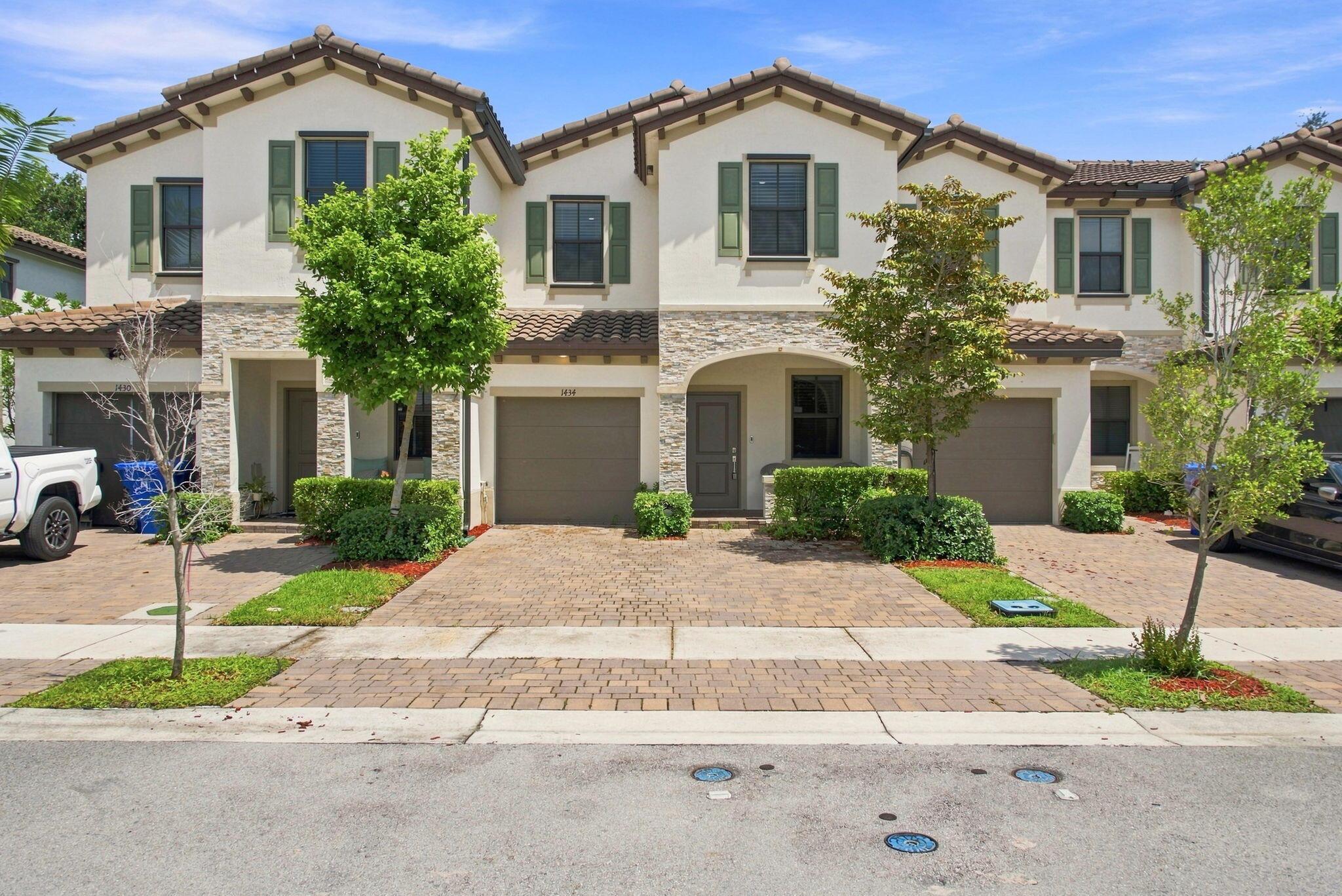 1434 SW 54TH Avenue, North Lauderdale, FL 33068, North Lauderdale - Photo 2