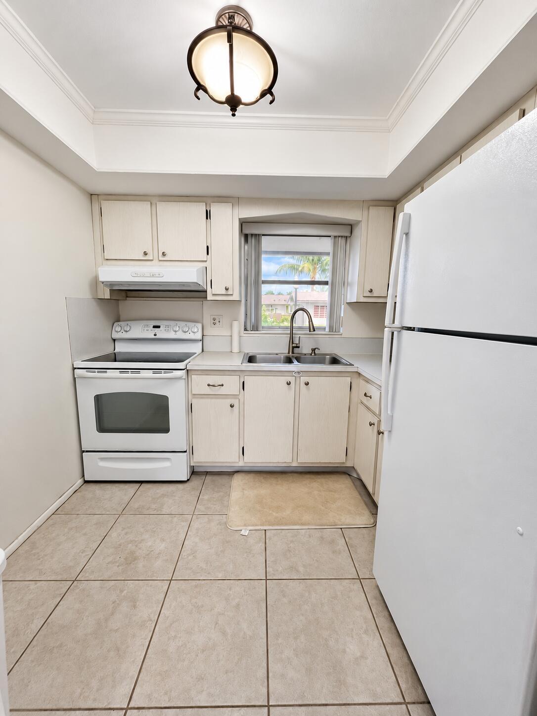 2845 CROSLEY Drive E E, West Palm Beach, FL 33415, West Palm Beach - Photo 2