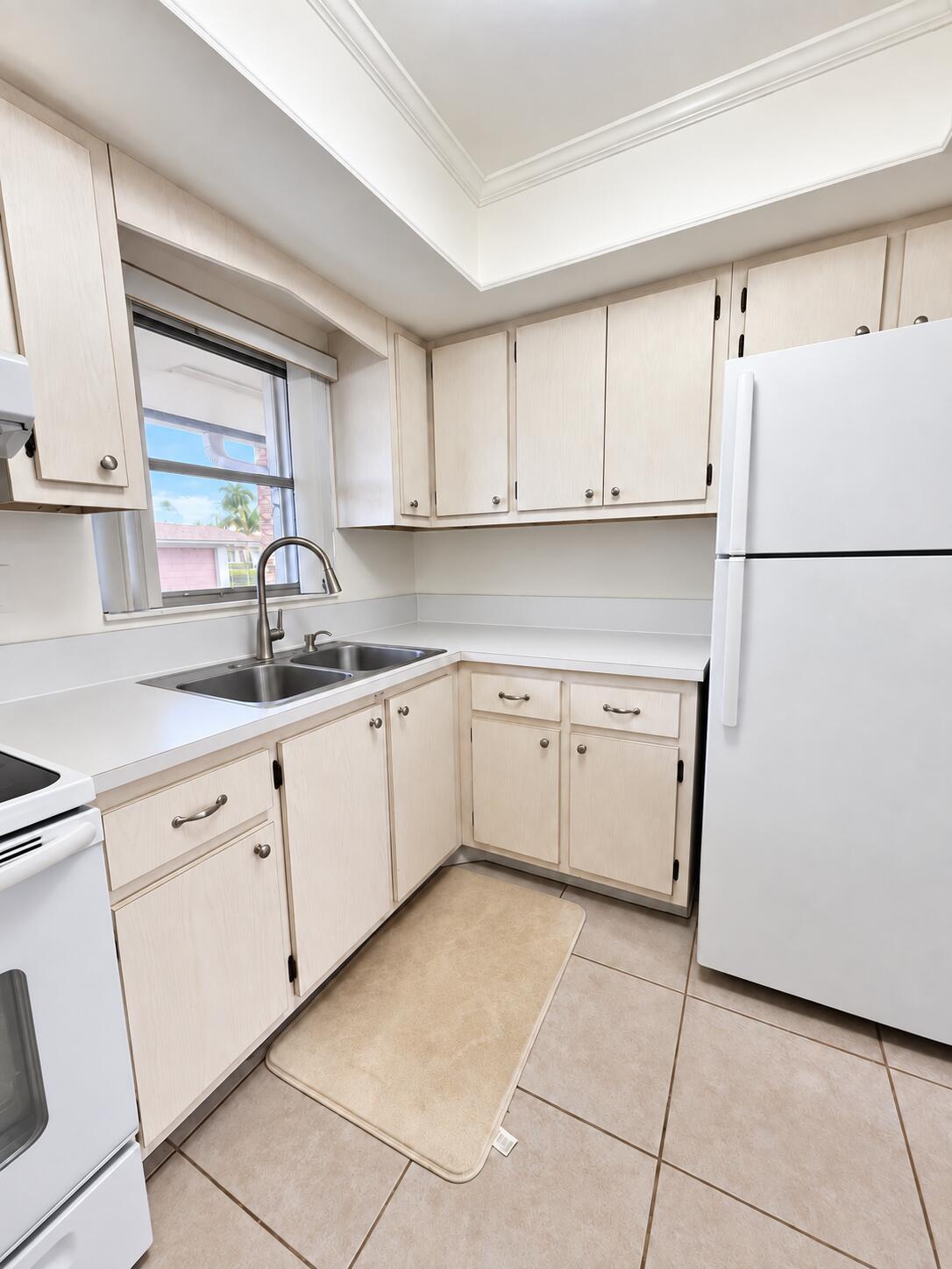 2845 CROSLEY Drive E E, West Palm Beach, FL 33415, West Palm Beach - Photo 3