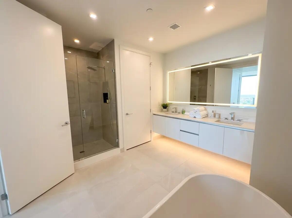 220 Lake Shore Drive 2021, Lake Park, FL 33403, Lake Park - Photo 2