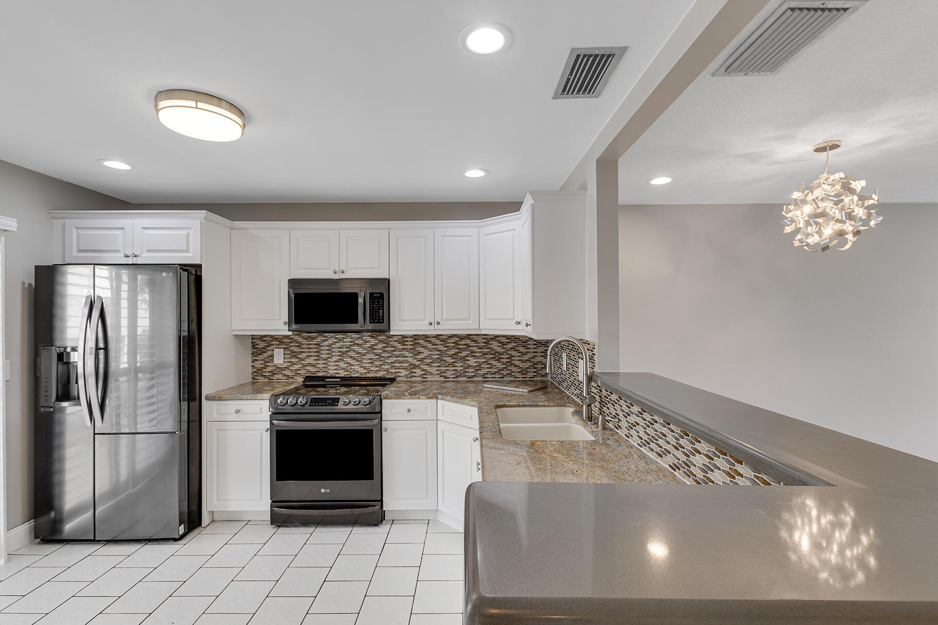 423 NARROWLEAF Court, Royal Palm Beach, FL 33411, Royal Palm Beach - Photo 3