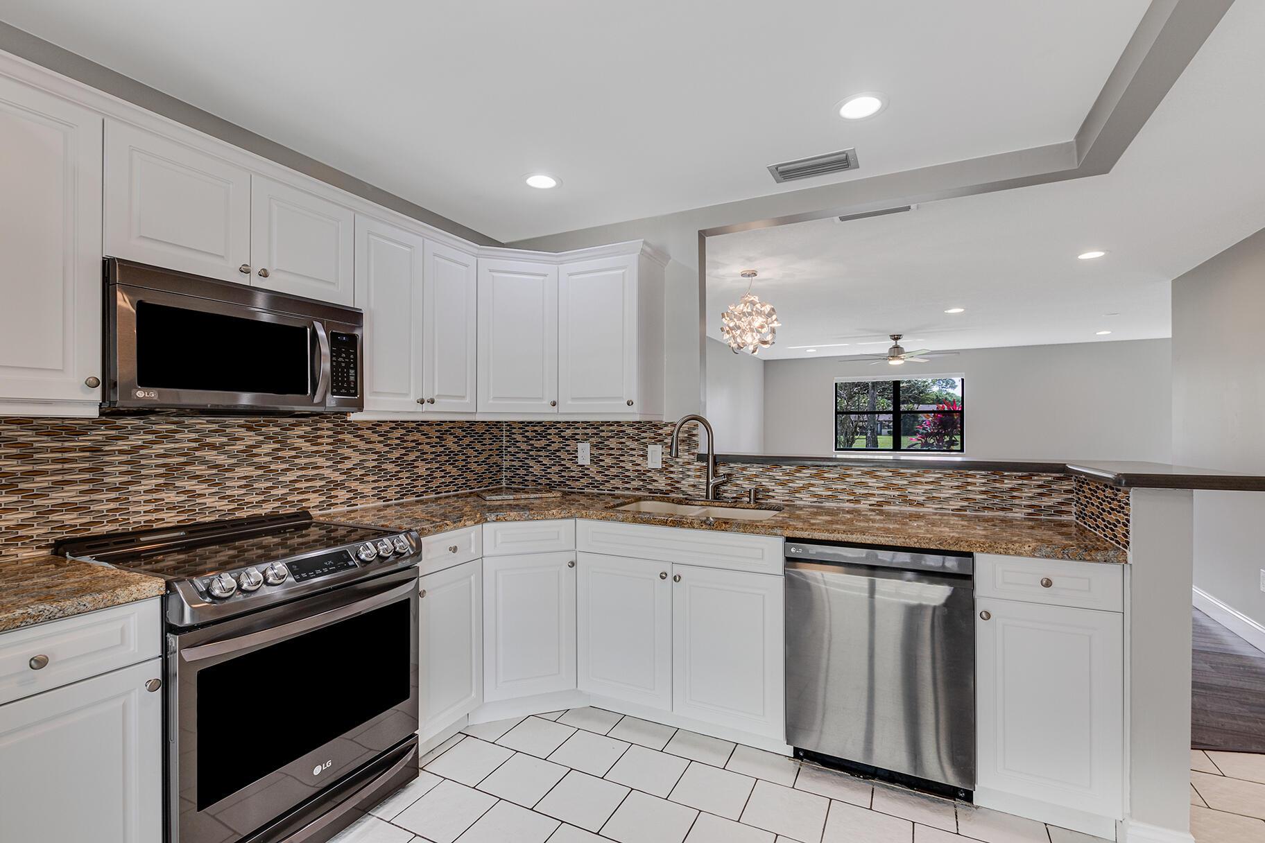 423 NARROWLEAF Court, Royal Palm Beach, FL 33411, Royal Palm Beach - Photo 4