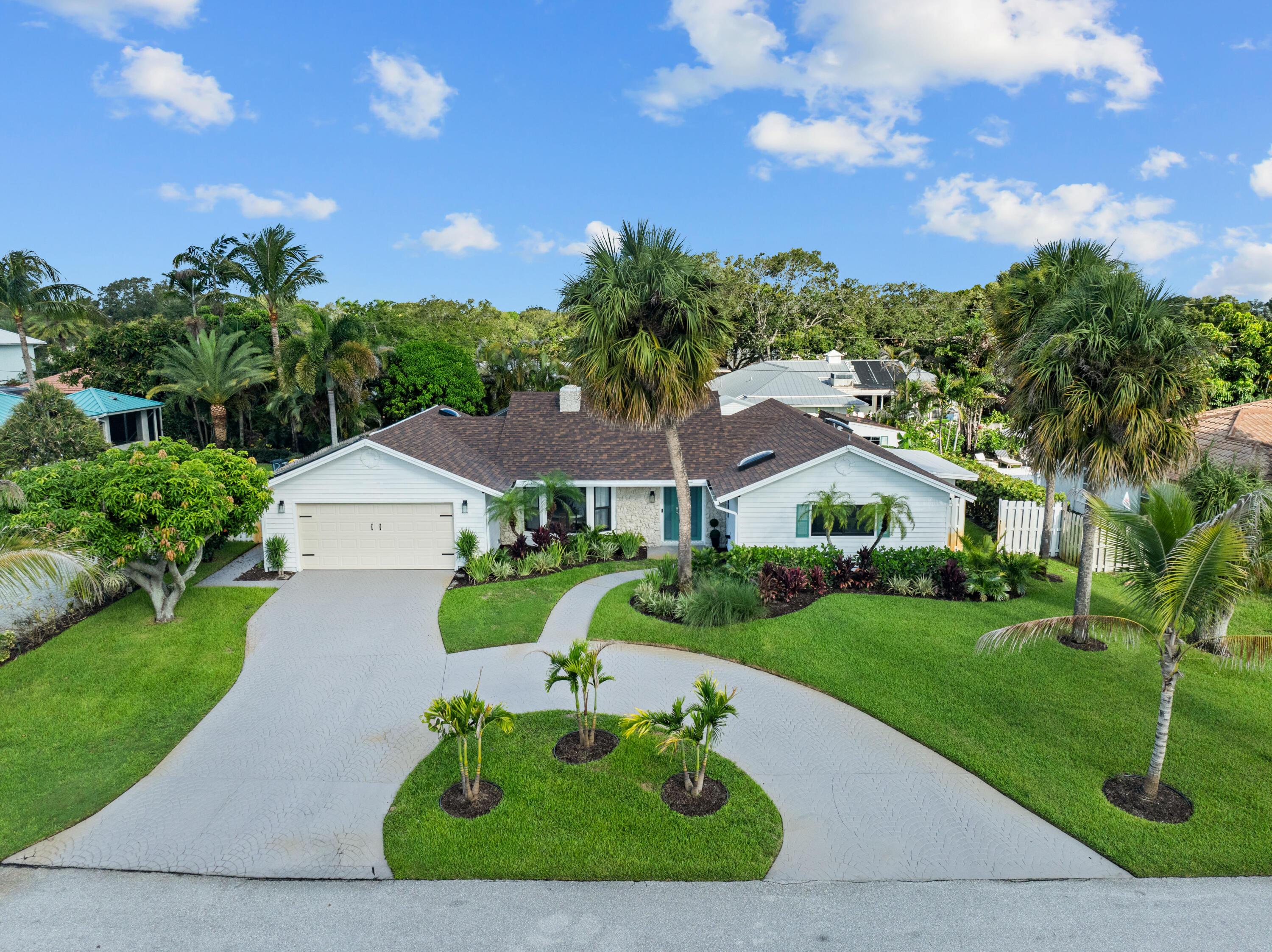 14 SE Paddock Circle, Tequesta, FL 33469, Tequesta