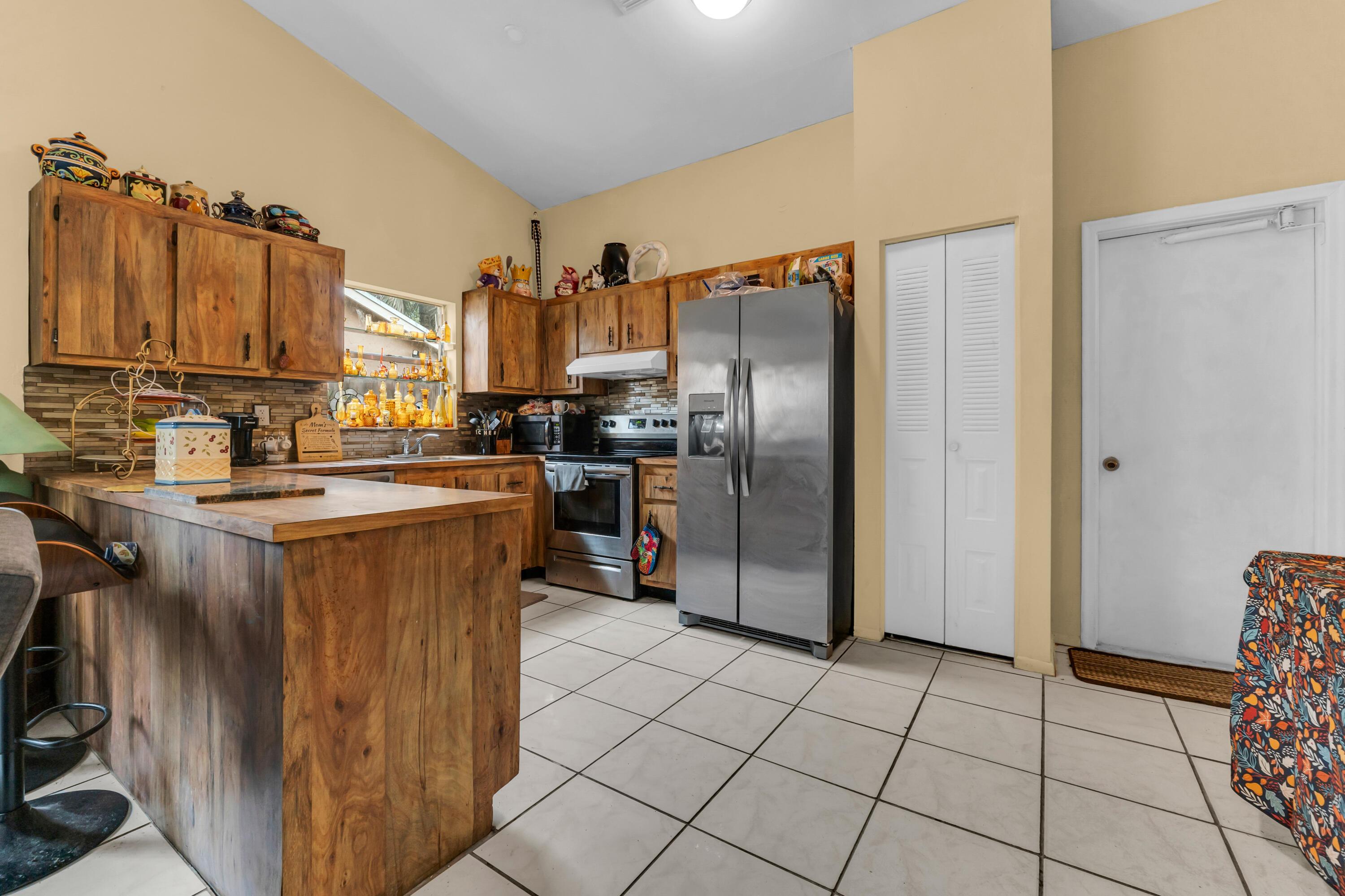 4941 NW 83rd Avenue, Lauderhill, FL 33351, Lauderhill - Photo 4