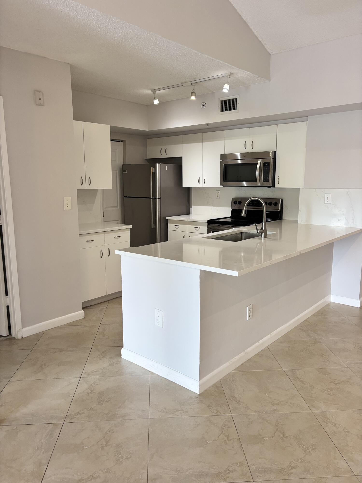2640 S University Drive 305, Davie, FL 33328, Davie
