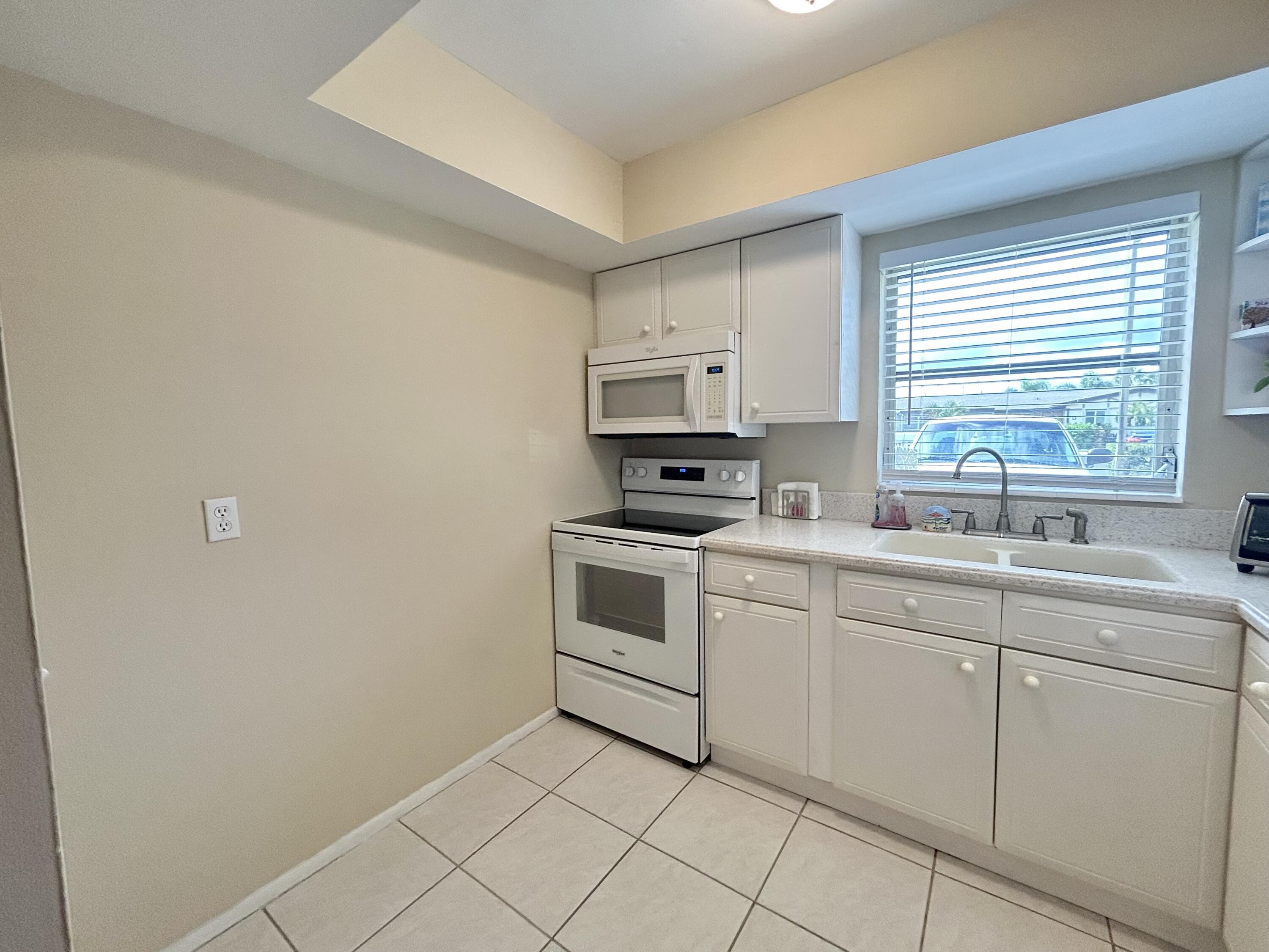 2811 Ashley Drive W E, West Palm Beach, FL 33415, West Palm Beach - Photo 4