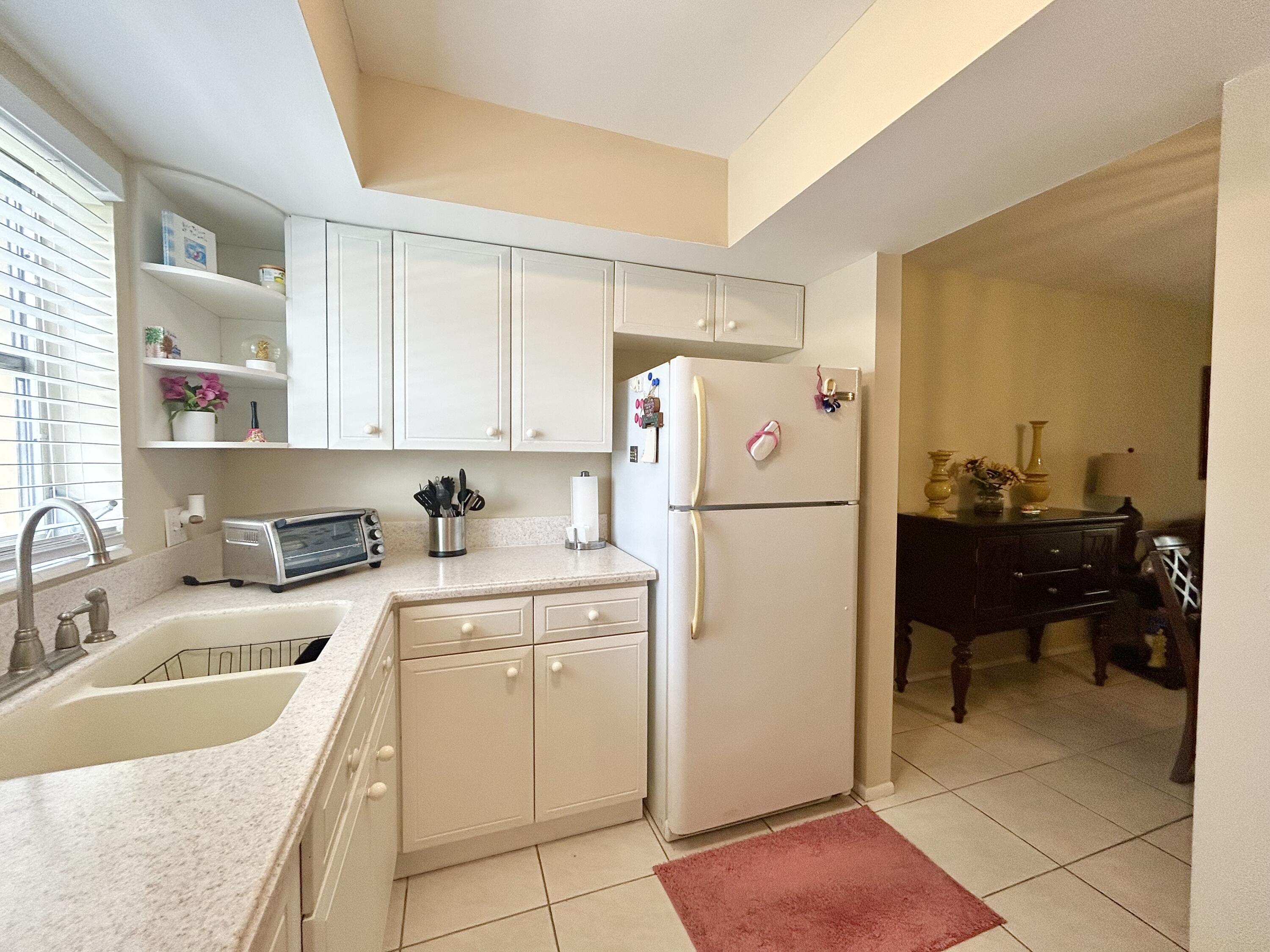 2811 Ashley Drive W E, West Palm Beach, FL 33415, West Palm Beach - Photo 3