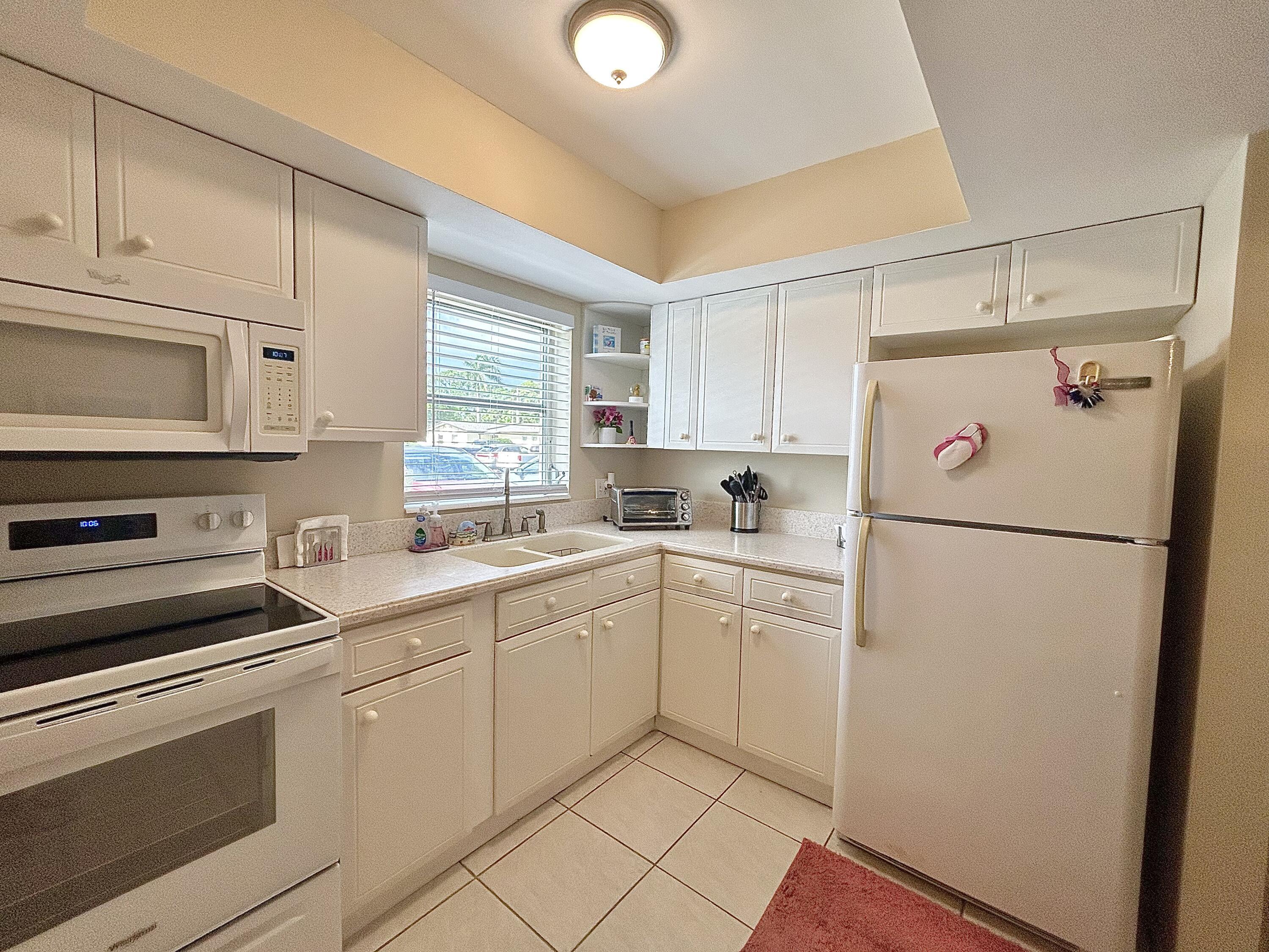 2811 Ashley Drive W E, West Palm Beach, FL 33415, West Palm Beach - Photo 2