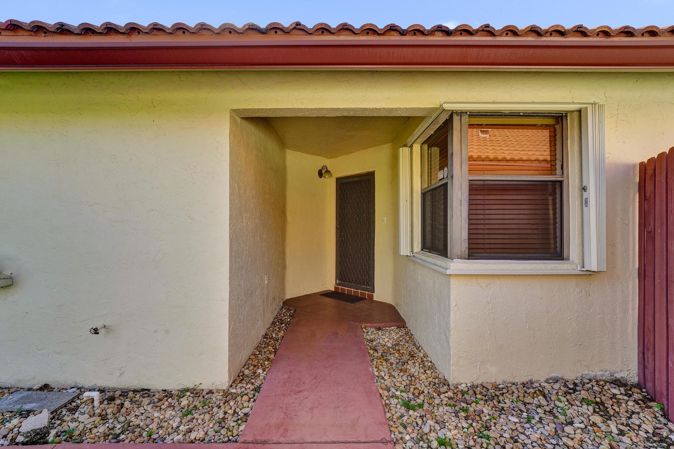 11330 SW 8th Place, Pembroke Pines, FL 33025, Pembroke Pines - Photo 4